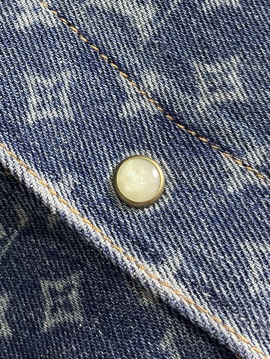 LV 2025SS满印牛仔外套，定制蓝影加密纯棉经典纹牛仔料 温润如棉 舒适贴肤 靛蓝雅韵 带着复古的韵