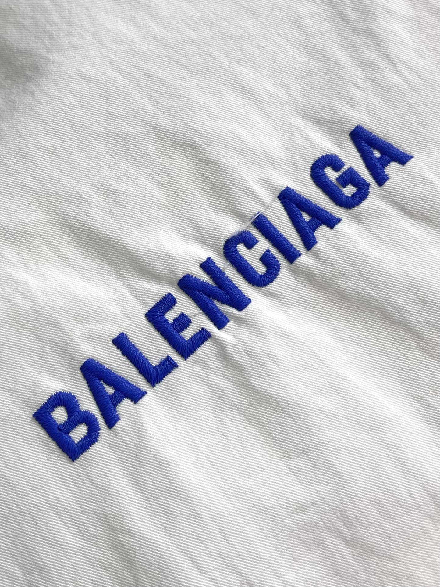 Balenciaga 巴黎世家 刺绣徽标长袖衬衫，这款棉质衬衫以oversize线条重新演绎经久不衰的优