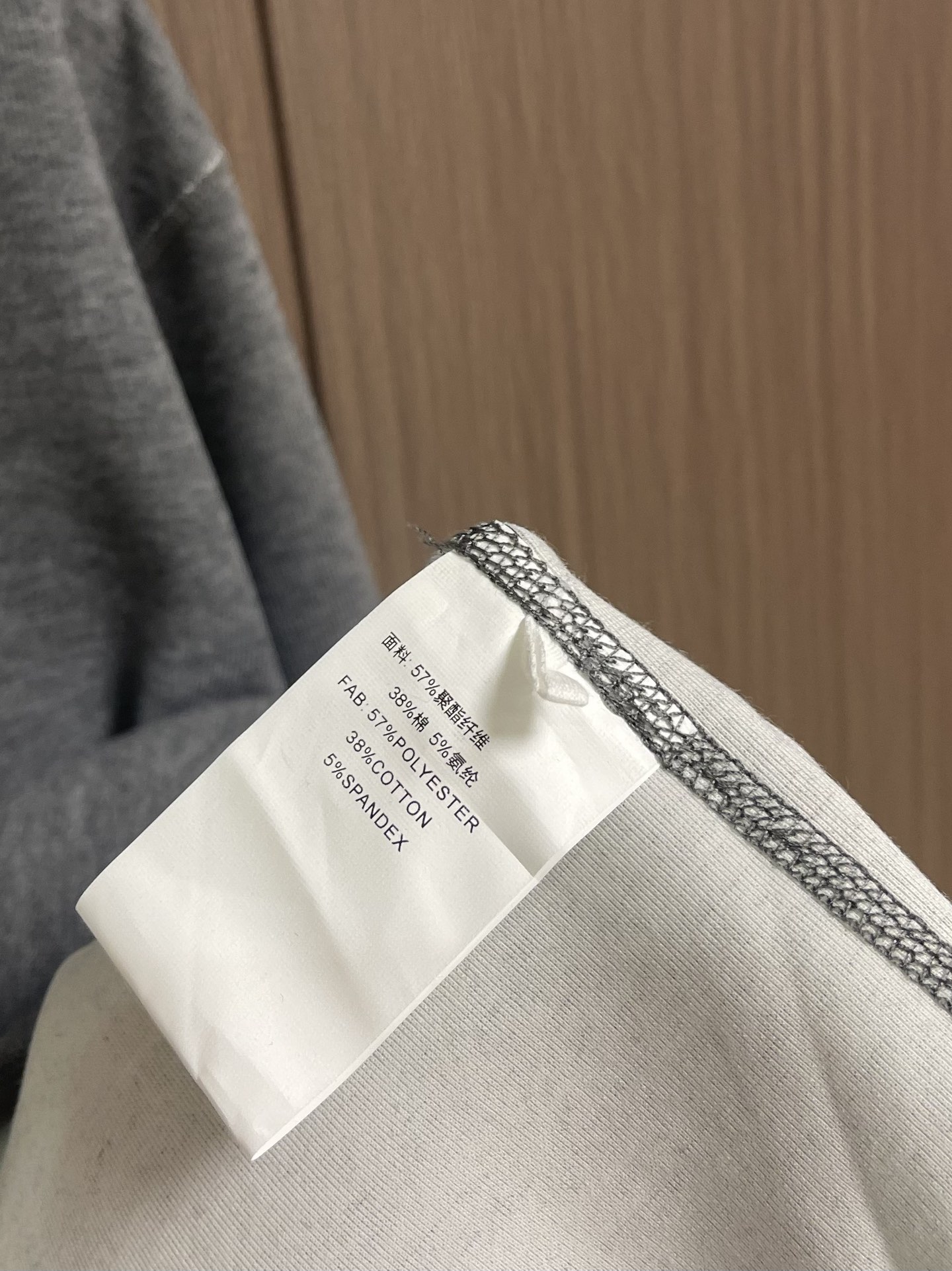 CH 克罗心亨利领长袖T恤，面料采用洗前350克全棉材质，银扣采用古铜真银，在面料 五金 工艺上面下了很