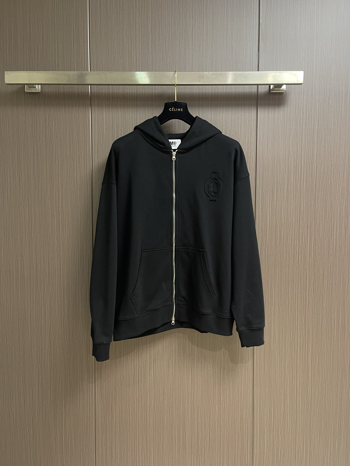 NO:540745,Tops, pants, maison margiela, maison MM6, 2025fw early spring new logo logo hooded sweatshirts and trousers set, high-end double-strand pure cotton 400g heavy fabric, custom-made ribbed and same cylinder, three-standard complete, same style for men and women. Size M-XXL,,masion margiela,masion margiela,hoodie,sweatshirts,hats,alexander wang19860909上衣 裤子 maison margiela 马吉拉 MM6 2025fw早春新款logo标识连帽卫衣卫裤套装 高端双股纯棉400g重磅面料 定制拉架罗纹同缸同染 三标齐全 男女同款.尺码M-XXL,,masion margiela,masion margiela,hoodie,sweatshirts,hats,alexander wang,Men's clothing