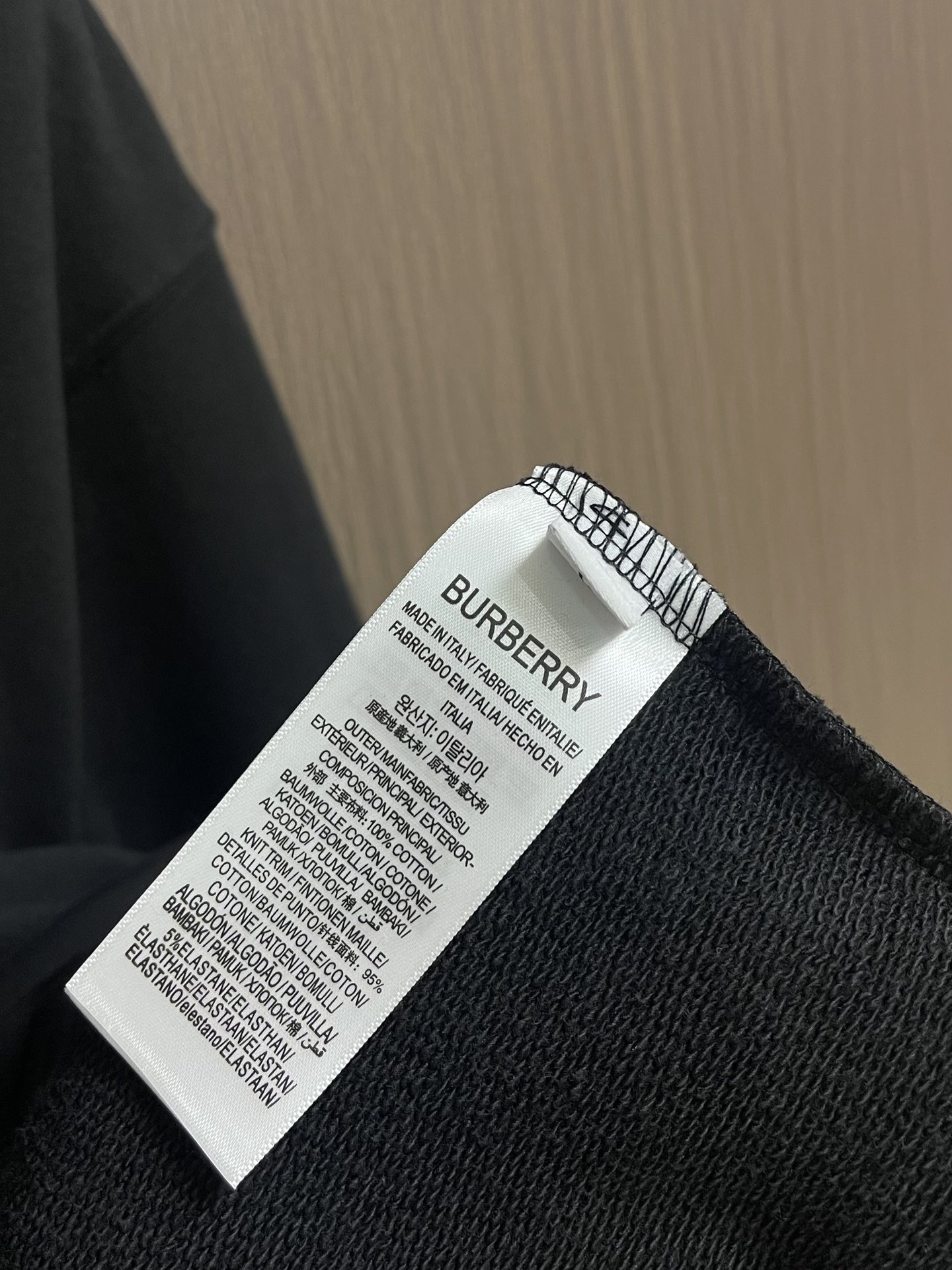 Burberry 彩色马术骑士徽标棉质拉链连帽卫衣，不管是材质还是细节还原度以及工艺制作方面不惧任何挑战