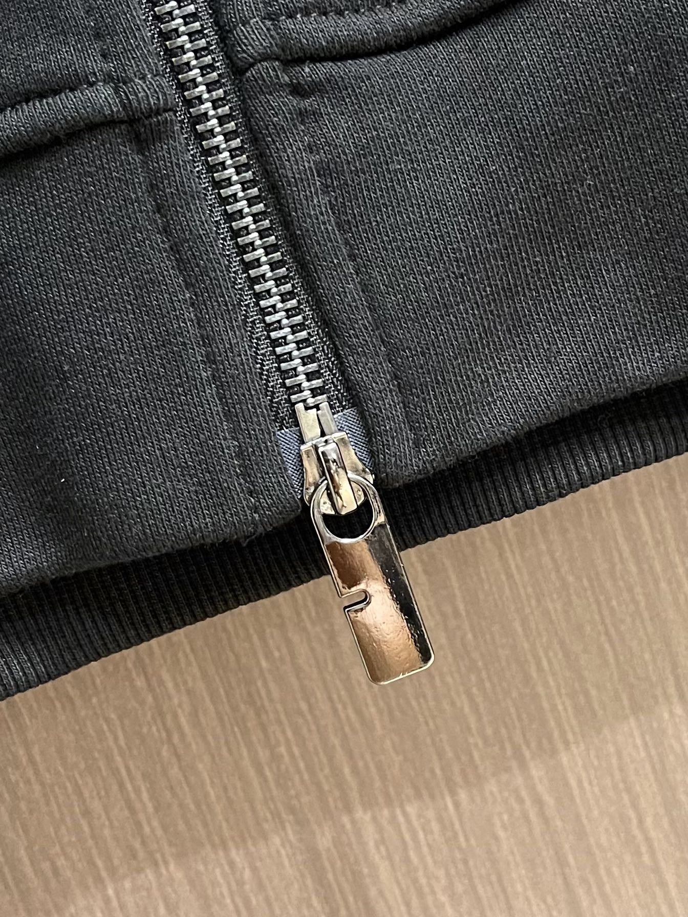 Burberry 彩色马术骑士徽标棉质拉链连帽卫衣，不管是材质还是细节还原度以及工艺制作方面不惧任何挑战