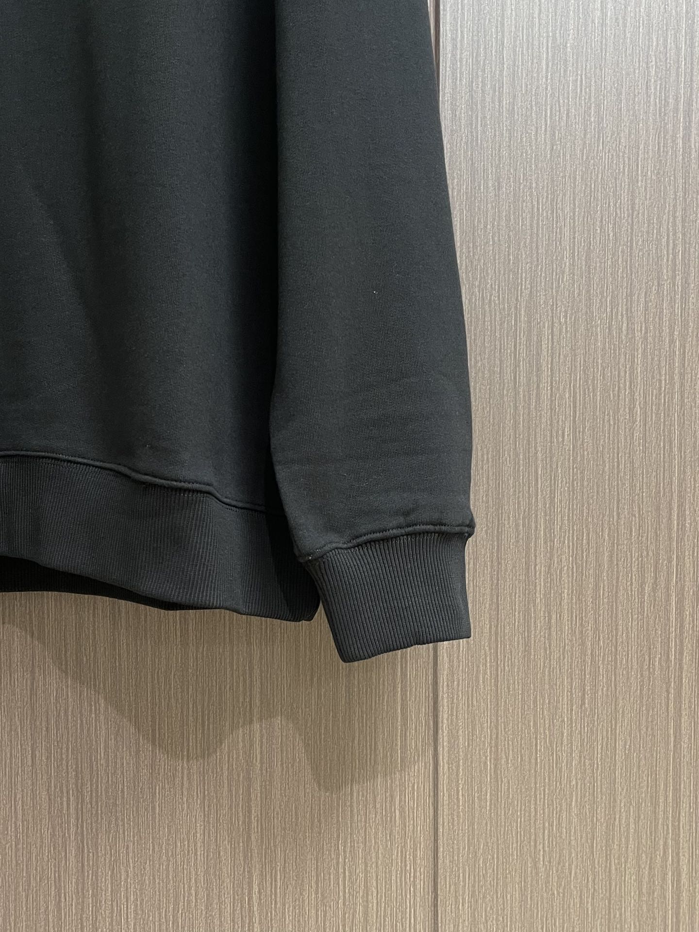 Burberry 彩色马术骑士徽标棉质圆领卫衣，不管是材质还是细节还原度以及工艺制作方面不惧任何挑战，只