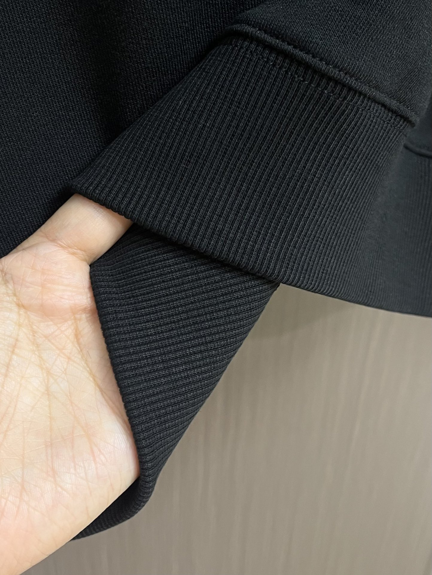 Burberry 彩色马术骑士徽标棉质圆领卫衣，不管是材质还是细节还原度以及工艺制作方面不惧任何挑战，只