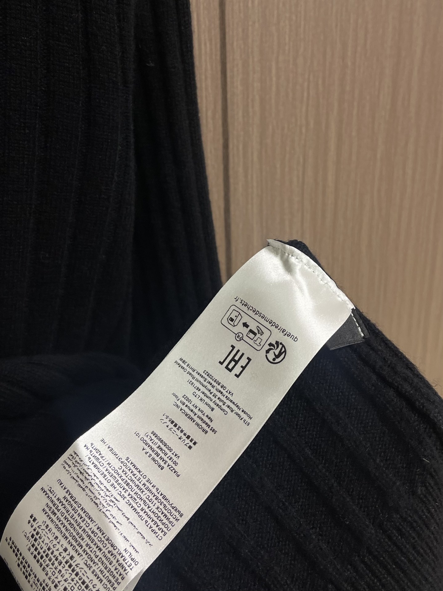 Brioni 2025SS翻领针织长袖毛衣，高端奢华且白金级的一款经典基础款针织。通体的设计完美融合意式