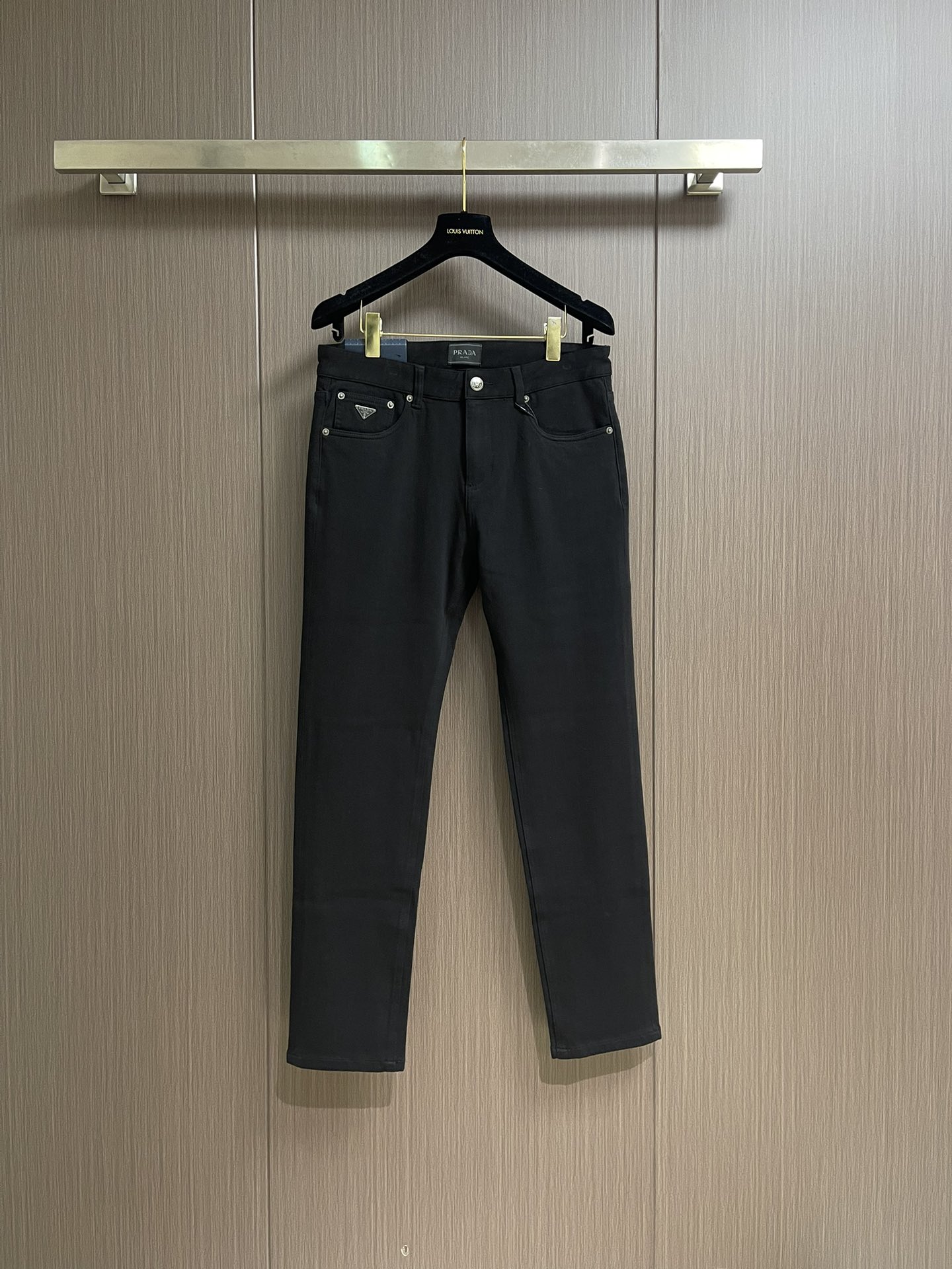 NO:539627,Prada Triangle Logo Jeans Customized Replica Customer-supplied Hardware Accessories Original Quality Imported Denim Fabric Heavy Industry Washing, Fine Workmanship Line, Excellent Body Body!  Preferred items. Size 30-38 There are 35 No 37, prada, jeans, alexander wang19860909Prada 三角标识牛仔裤 定制复刻 客供五金辅料 原单品质 进口牛仔面料重工洗水 做工走线精细 上身绝佳！优选单品.尺码30-38 有35 无37,,prada,jeans,alexander wang,Men's clothing