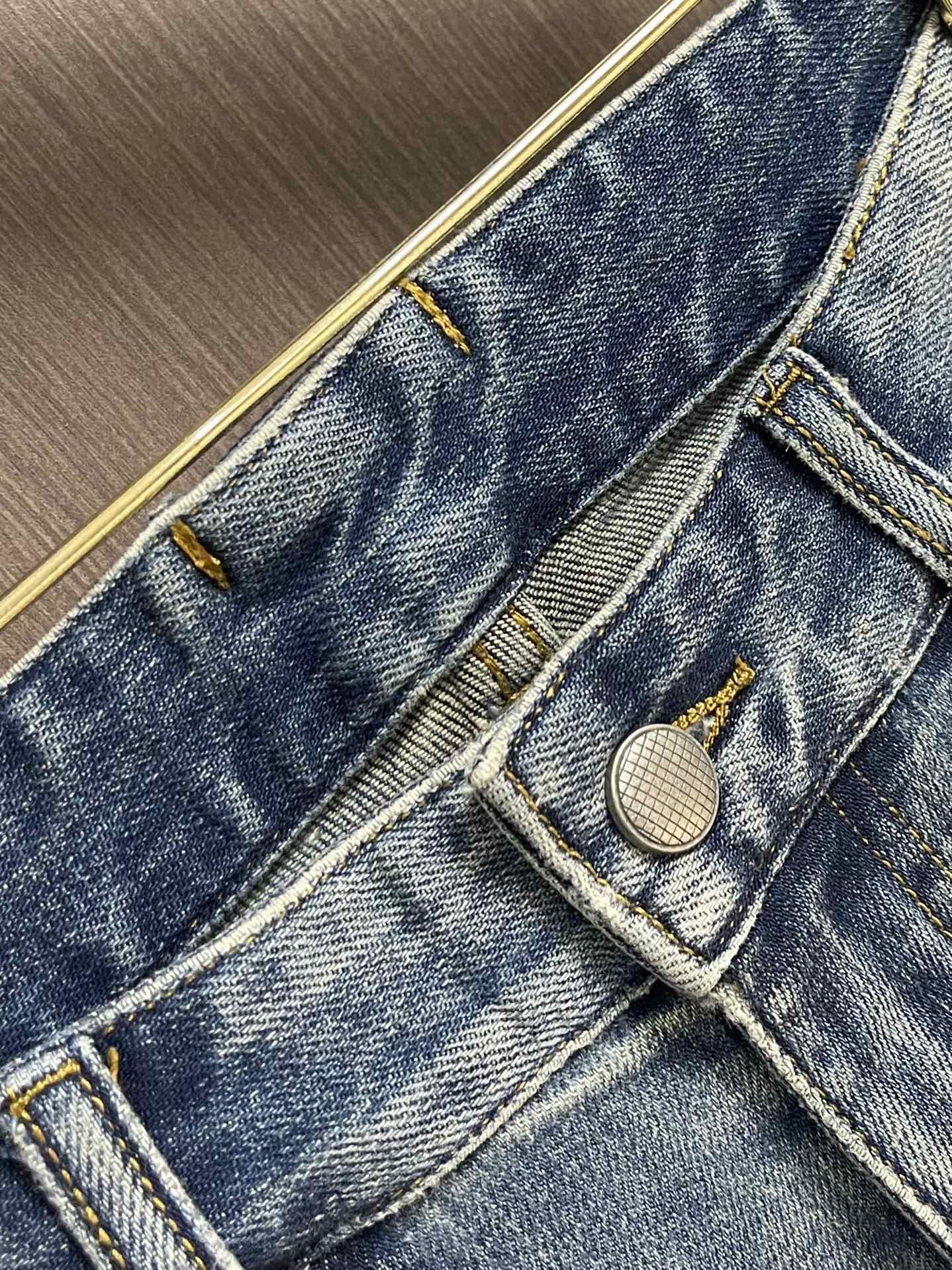 Bottega Veneta BV 2025SS新款做旧牛仔裤，原版五金辅料、做工细节车线相当好，酵磨漂