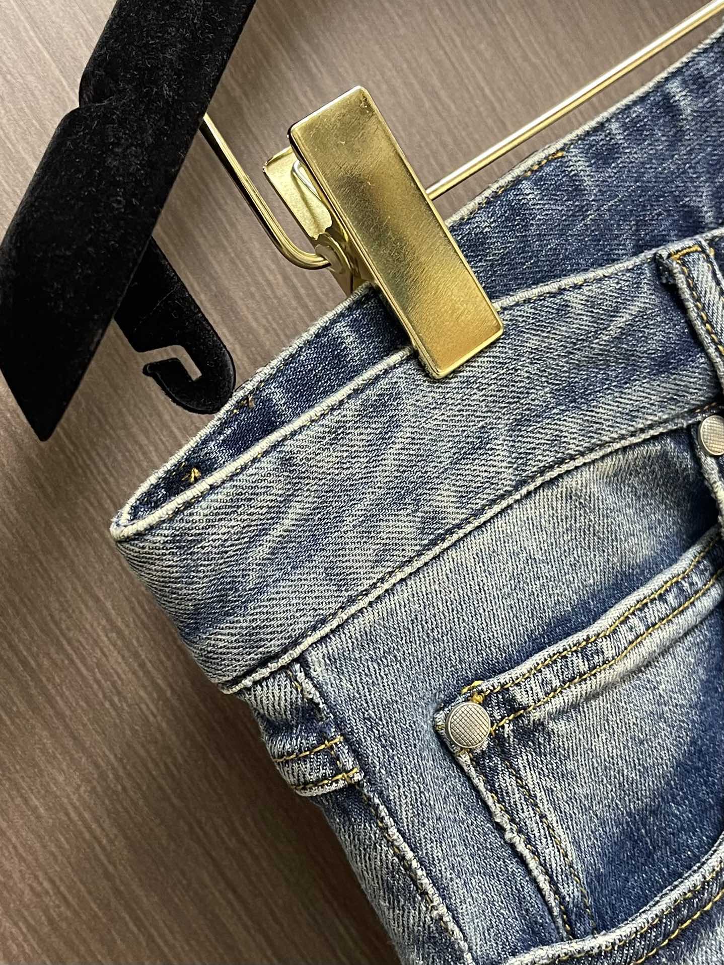 Bottega Veneta BV 2025SS新款做旧牛仔裤，原版五金辅料、做工细节车线相当好，酵磨漂