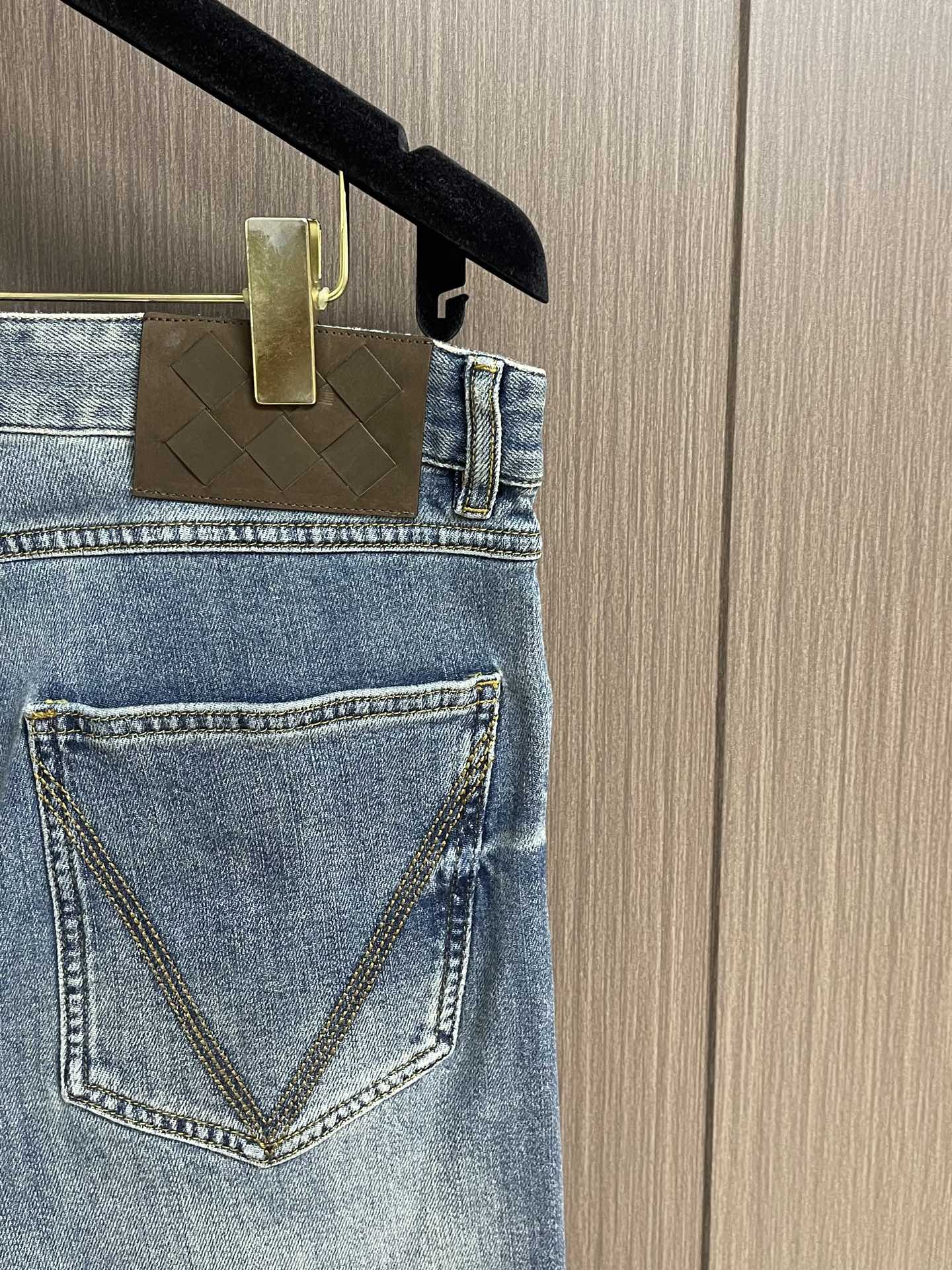 Bottega Veneta BV 2025SS新款做旧牛仔裤，原版五金辅料、做工细节车线相当好，酵磨漂