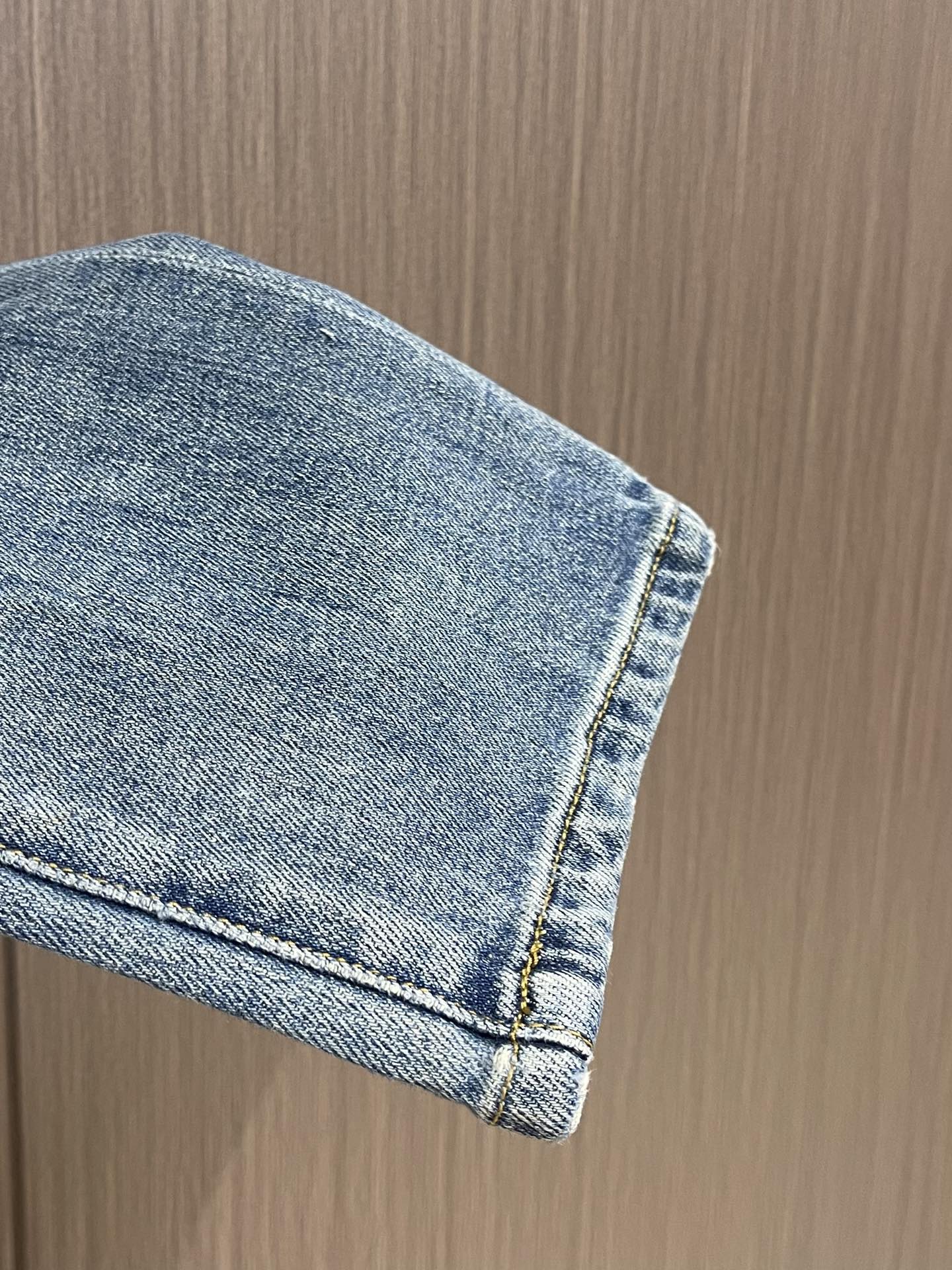 Bottega Veneta BV 2025SS新款做旧牛仔裤，原版五金辅料、做工细节车线相当好，酵磨漂