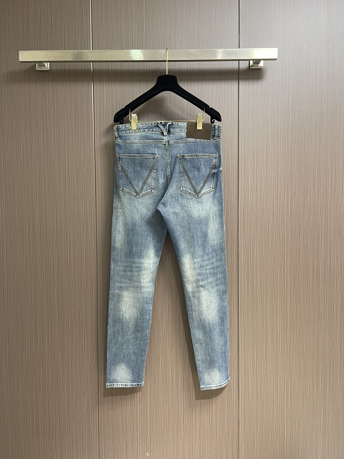 Bottega Veneta BV 2025SS新款做旧牛仔裤，原版五金辅料、做工细节车线相当好，酵磨漂