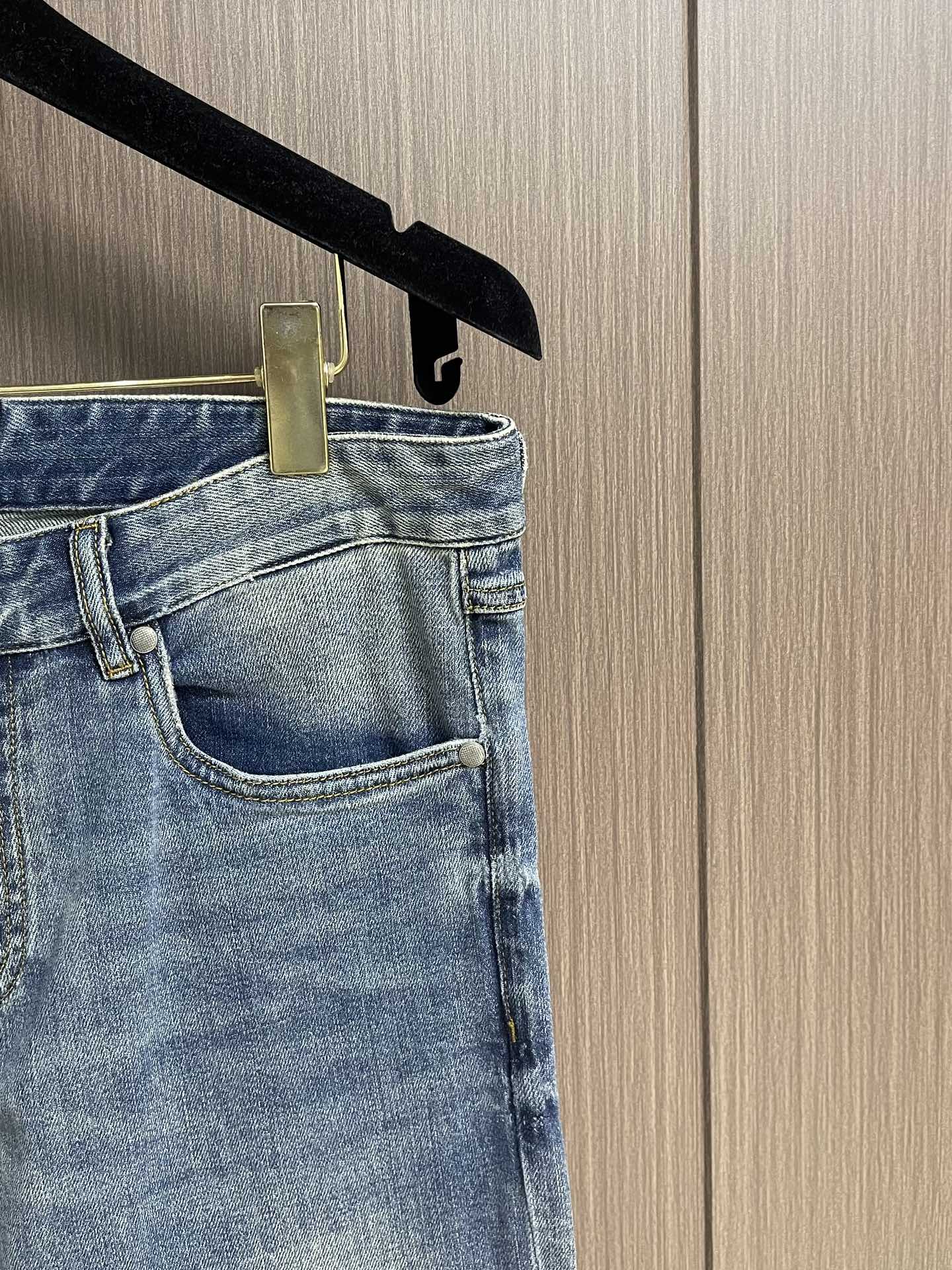 Bottega Veneta BV 2025SS新款做旧牛仔裤，原版五金辅料、做工细节车线相当好，酵磨漂