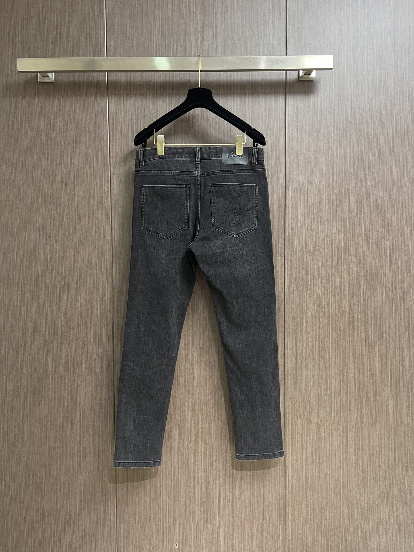 Brioni 布里奥尼 2025SS早秋新品牛仔裤，品牌全新推出系列，柔软舒适有质感，经典元素色系，定制