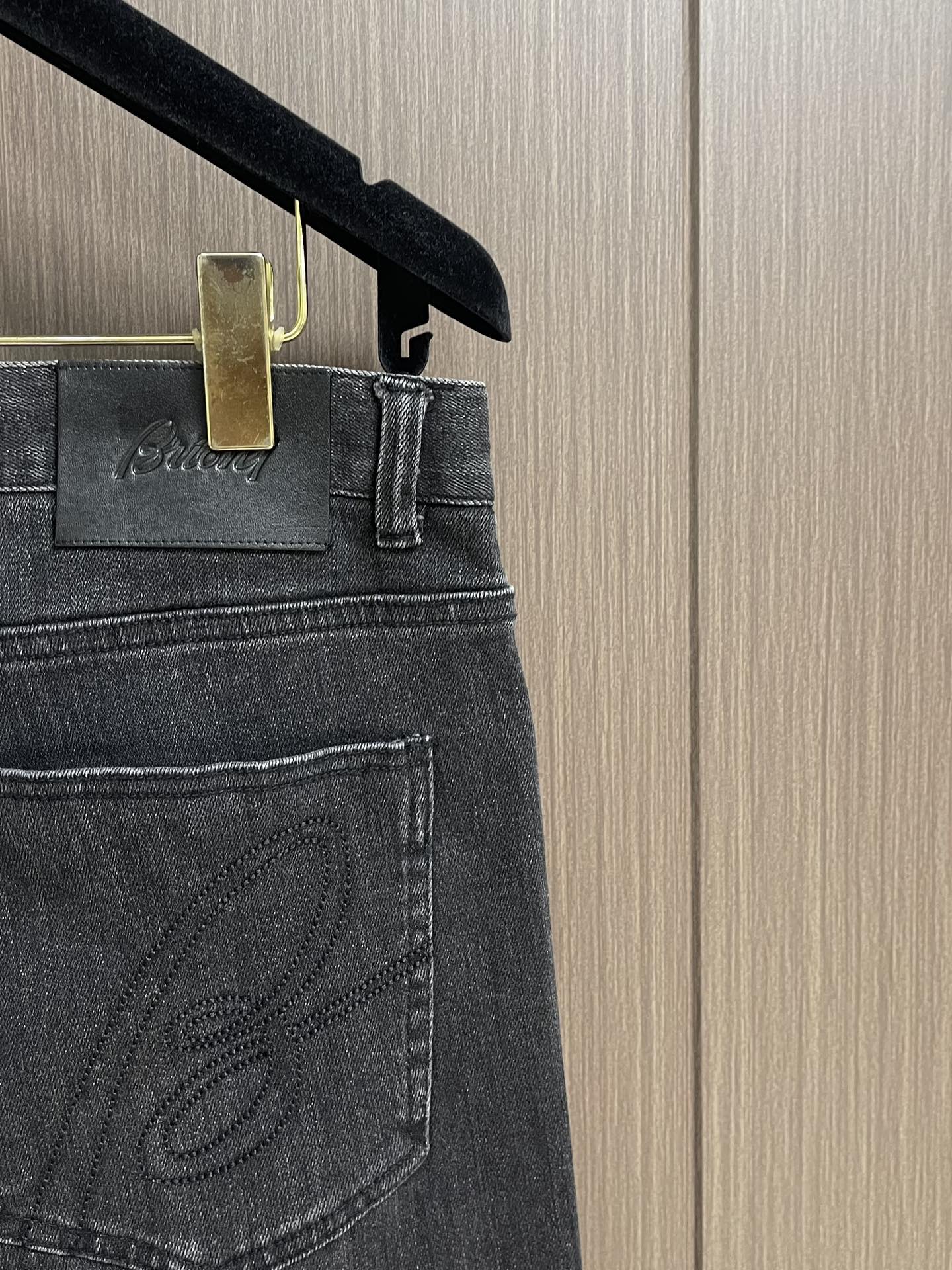 Brioni 布里奥尼 2025SS早秋新品牛仔裤，品牌全新推出系列，柔软舒适有质感，经典元素色系，定制