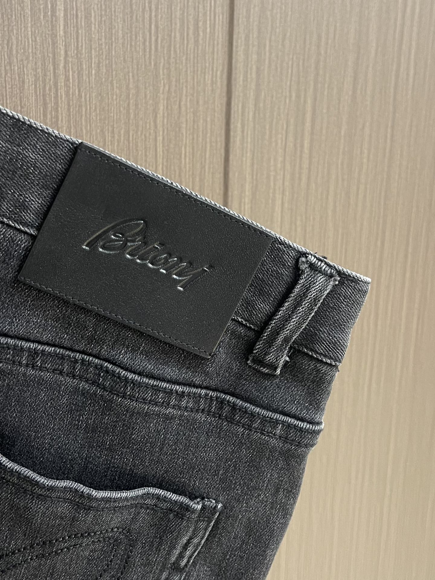 Brioni 布里奥尼 2025SS早秋新品牛仔裤，品牌全新推出系列，柔软舒适有质感，经典元素色系，定制