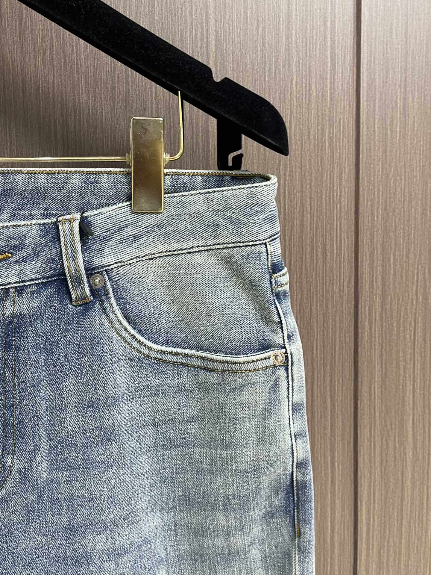 TF 2025FW夏季原单男士高端丹宁牛仔裤，系出名门，配色属于经典百搭的，色彩非常符合夏季的搭配需求，