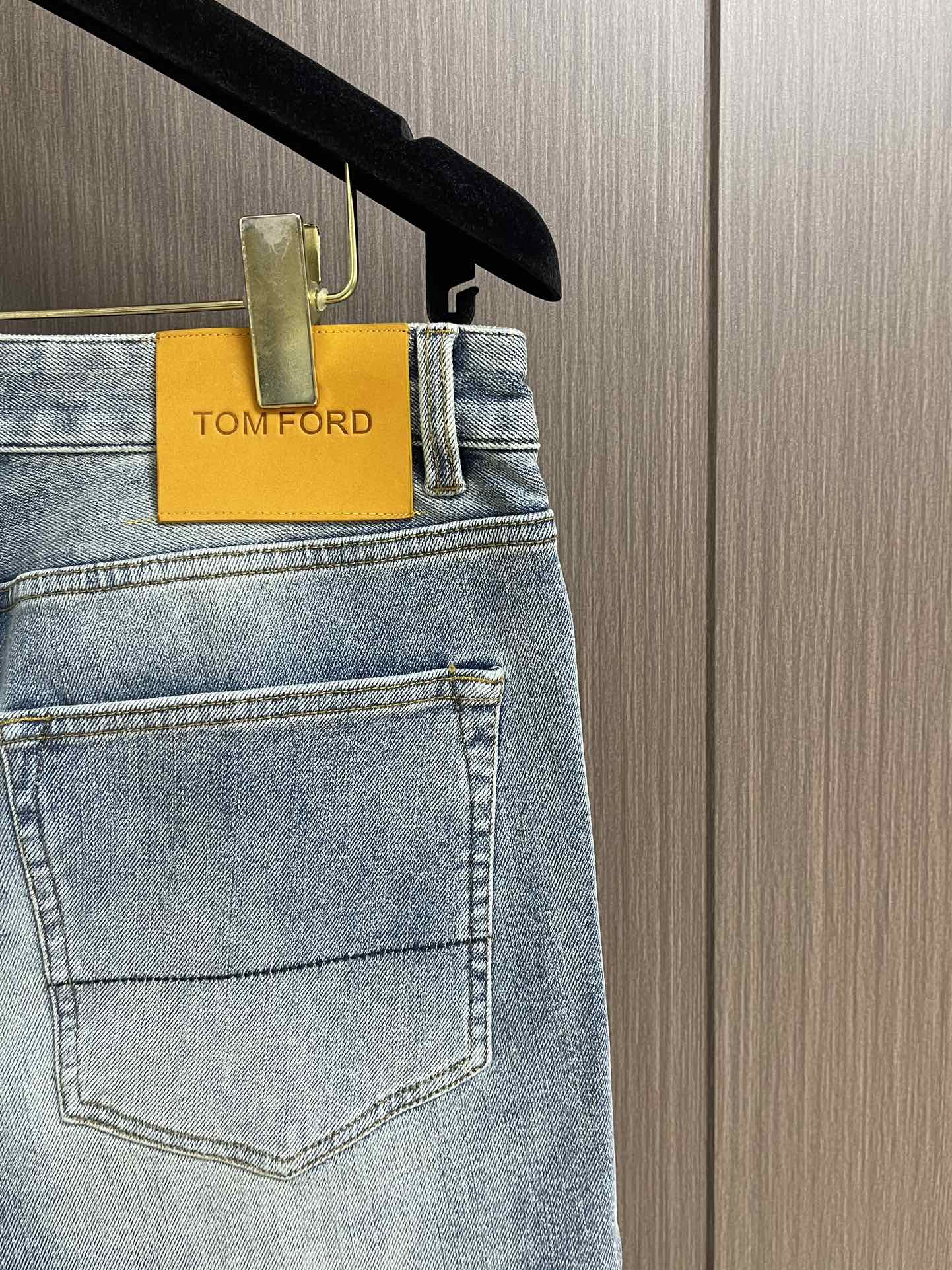 TF 2025FW夏季原单男士高端丹宁牛仔裤，系出名门，配色属于经典百搭的，色彩非常符合夏季的搭配需求，