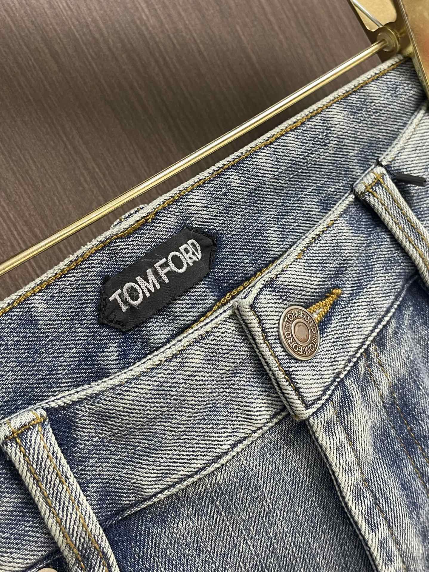 TF 2025FW夏季原单男士高端丹宁牛仔裤，系出名门，配色属于经典百搭的，色彩非常符合夏季的搭配需求，