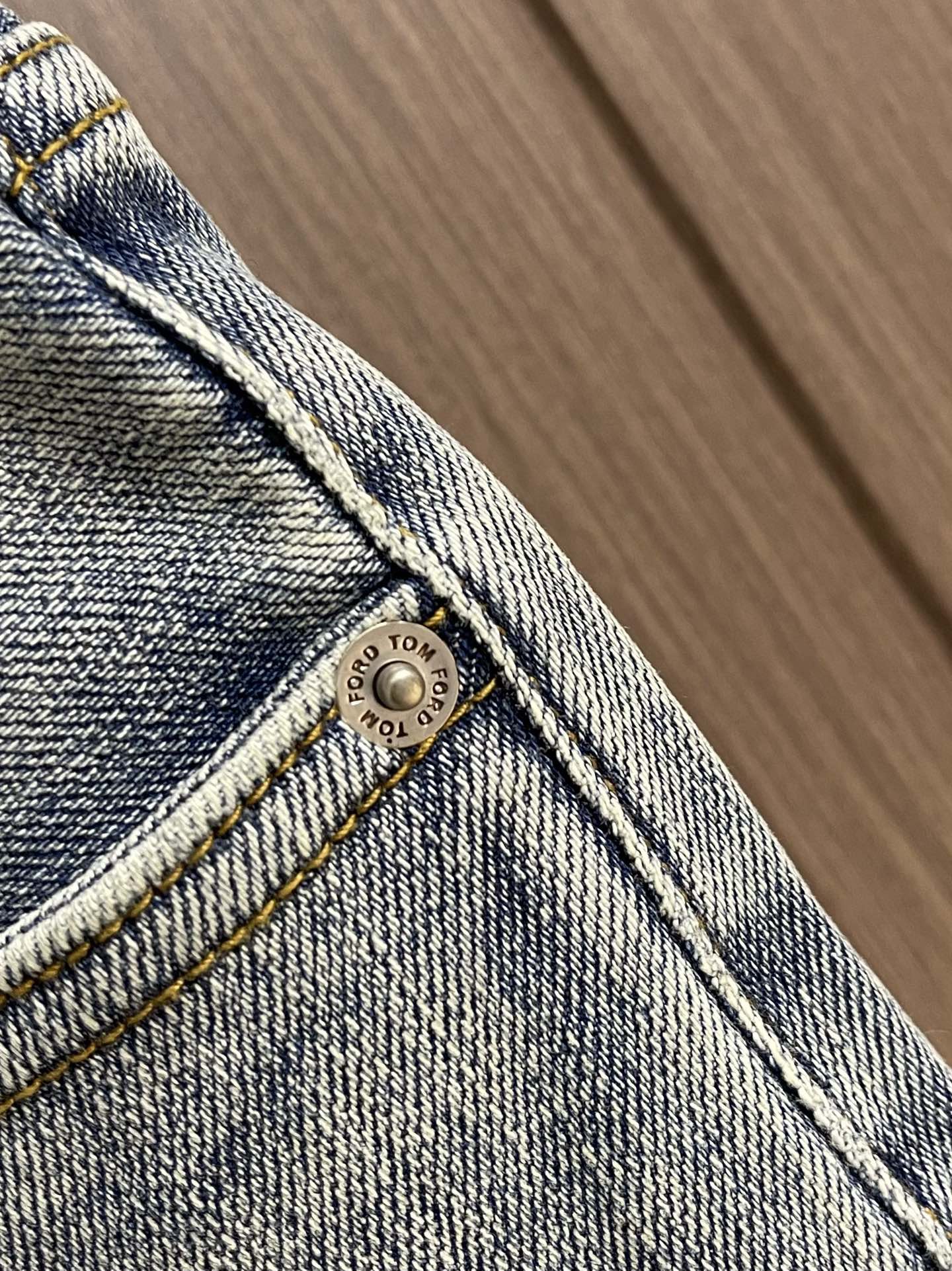 TF 2025FW夏季原单男士高端丹宁牛仔裤，系出名门，配色属于经典百搭的，色彩非常符合夏季的搭配需求，