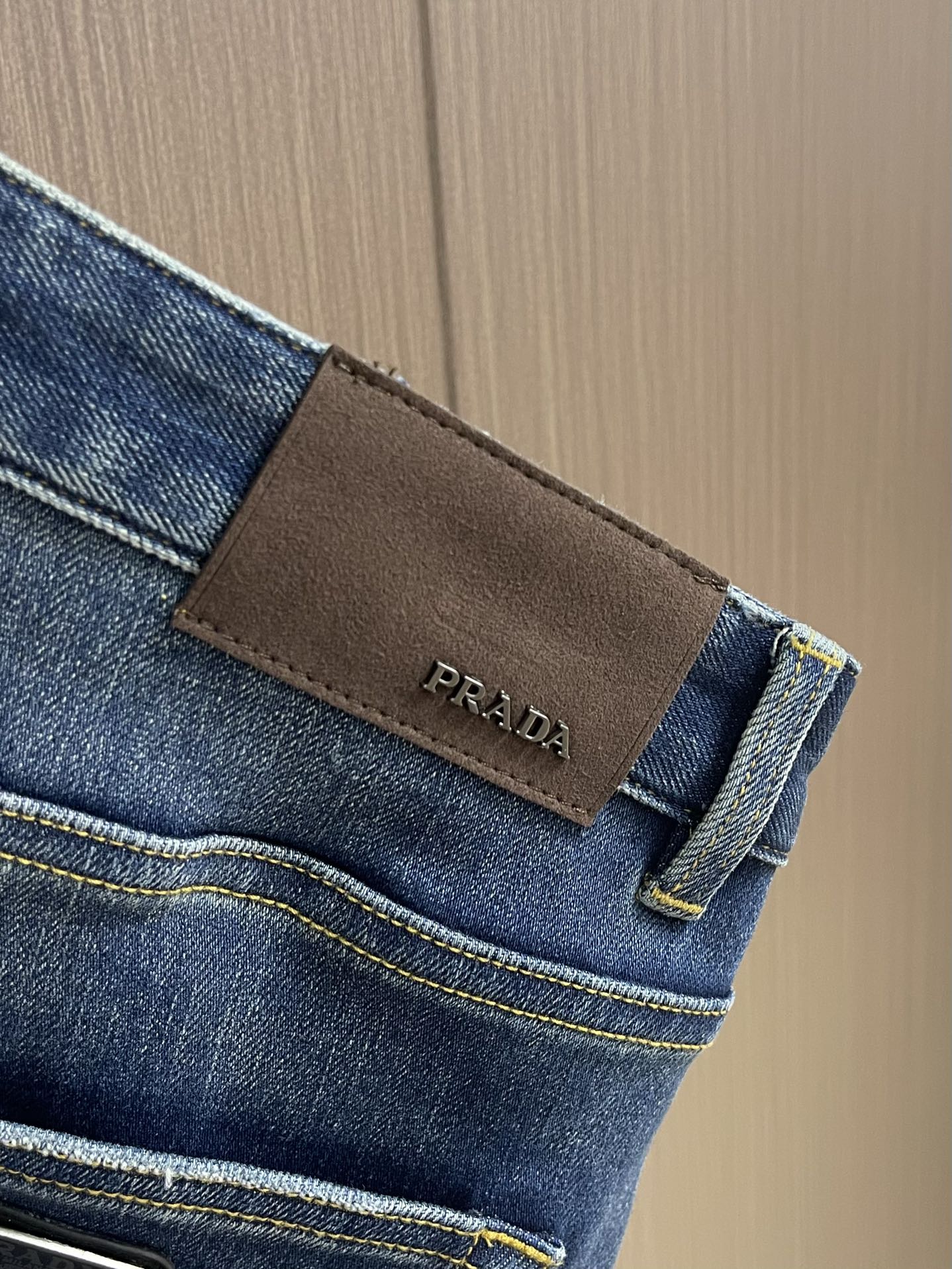 Prada 2025SS早秋新款品牌标识牛仔裤 原版定制复刻 客供五金辅料 原单品质 进口牛仔面料重工洗