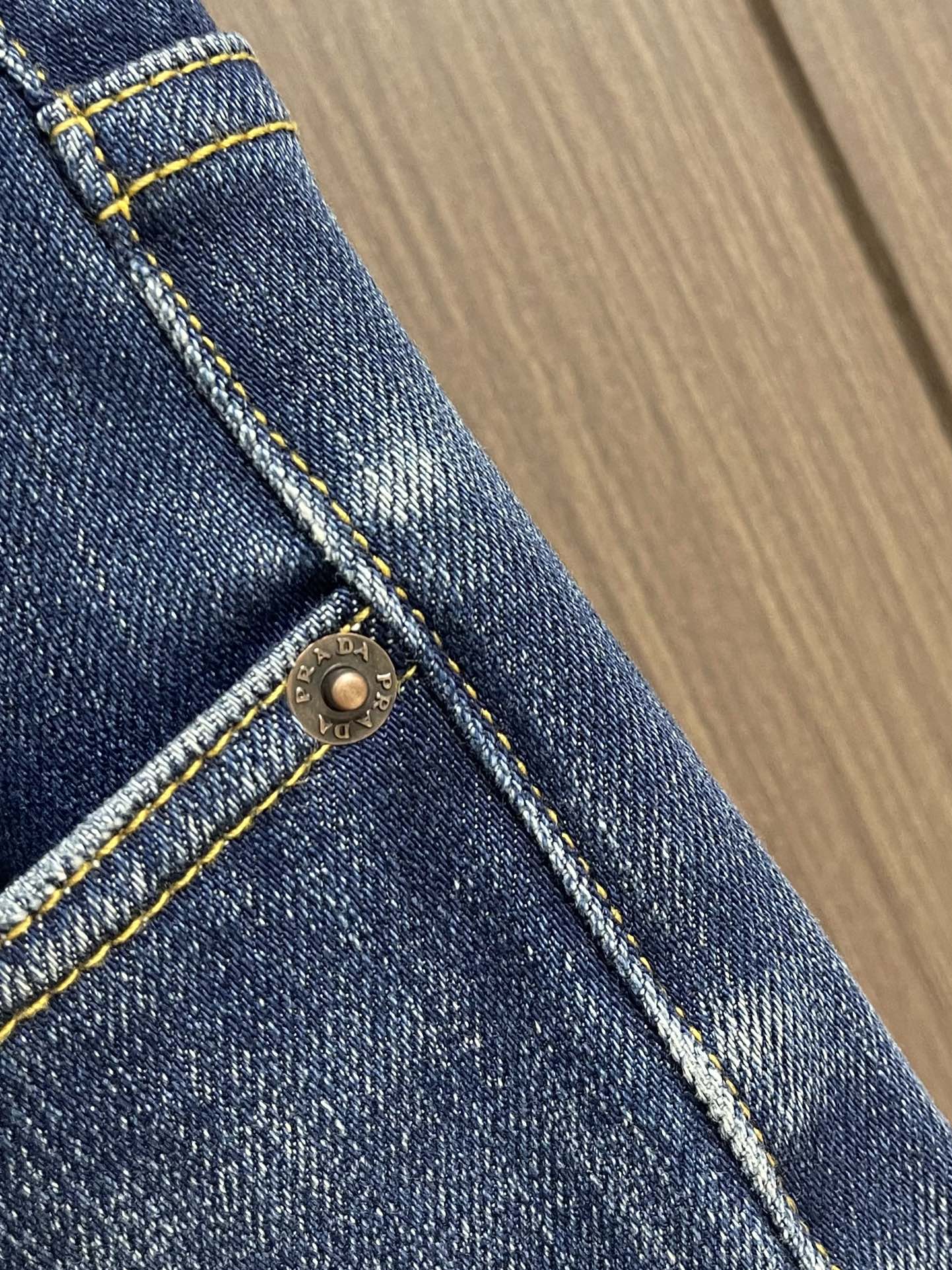 Prada 2025SS早秋新款品牌标识牛仔裤 原版定制复刻 客供五金辅料 原单品质 进口牛仔面料重工洗