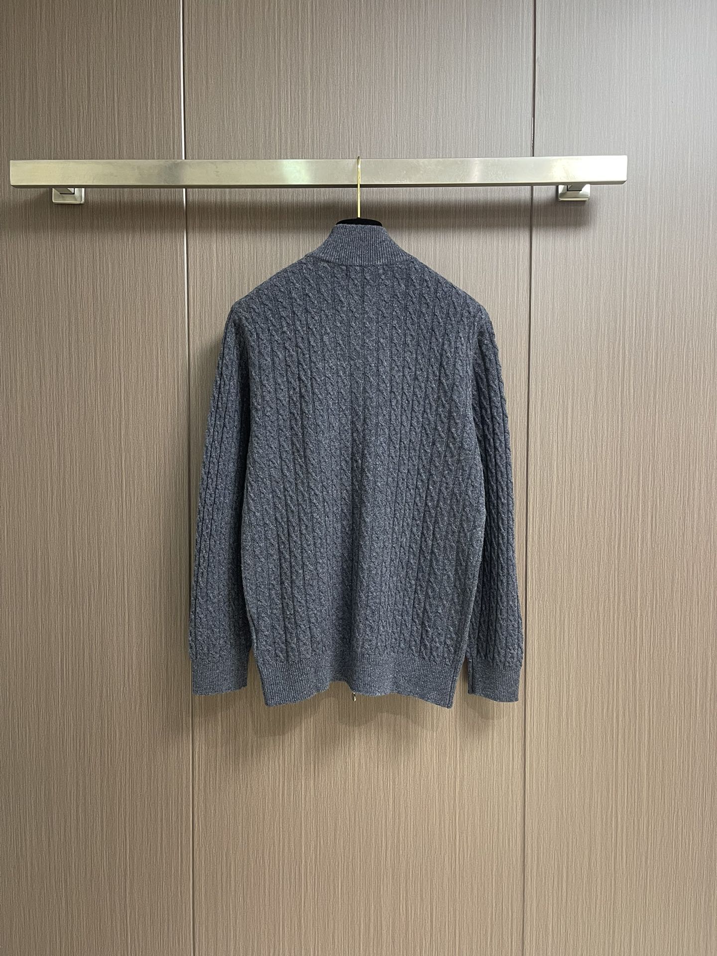 kiton 拉链小高领针织毛衣，精选优质美利奴羊毛，轻盈蓬松却比普通羊毛更保暖，室内外自由切换，告别臃肿