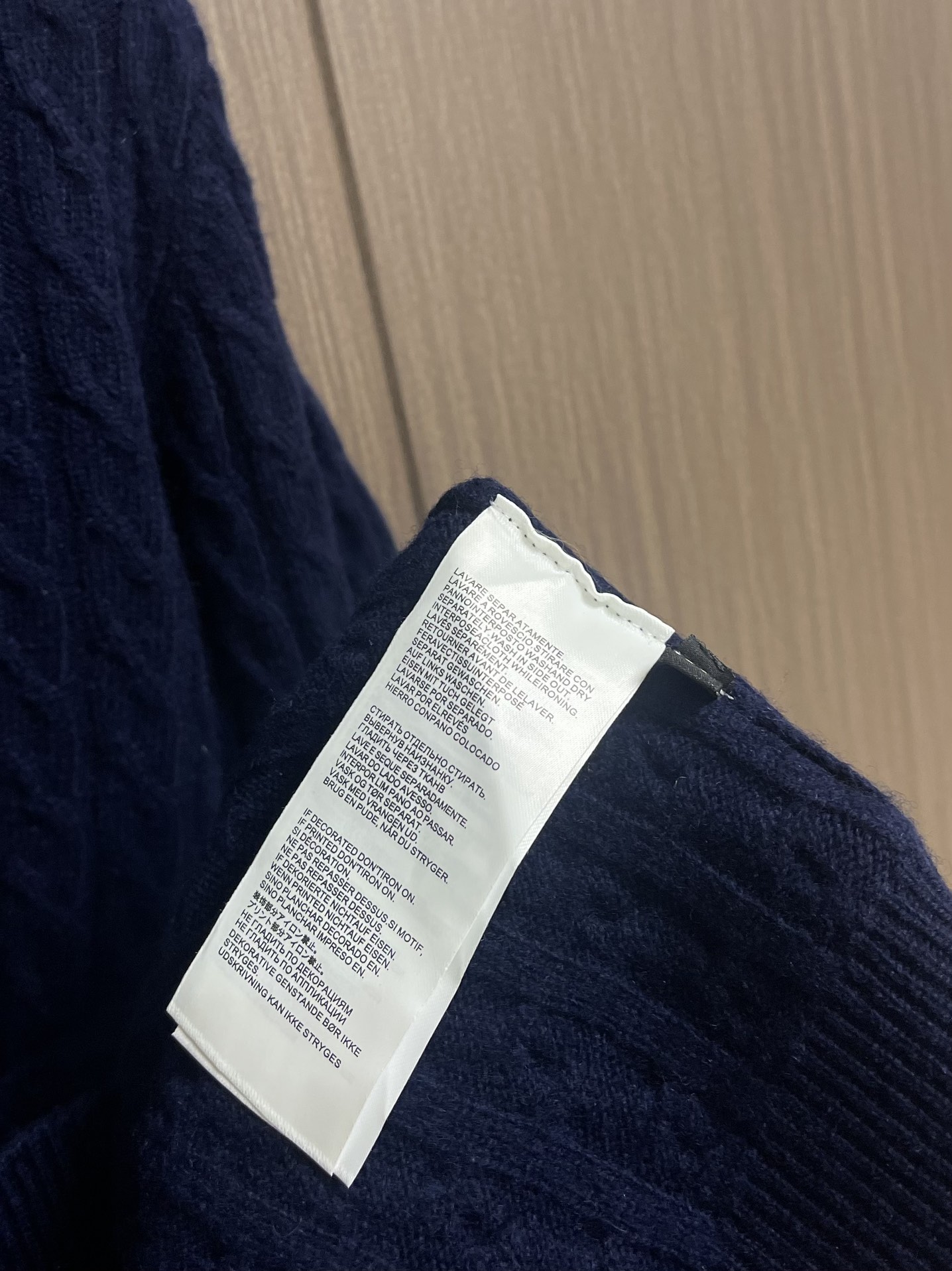 kiton 拉链小高领针织毛衣，精选优质美利奴羊毛，轻盈蓬松却比普通羊毛更保暖，室内外自由切换，告别臃肿