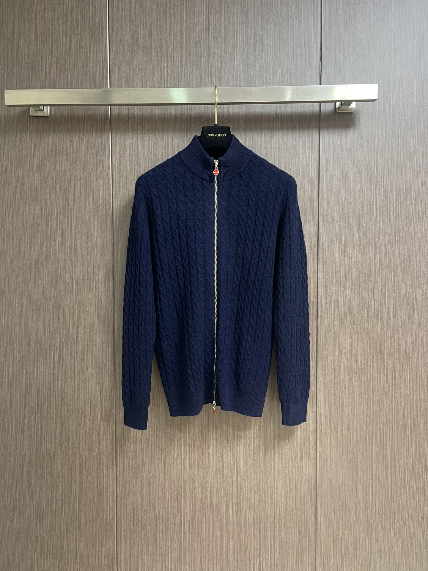 kiton 拉链小高领针织毛衣，精选优质美利奴羊毛，轻盈蓬松却比普通羊毛更保暖，室内外自由切换，告别臃肿