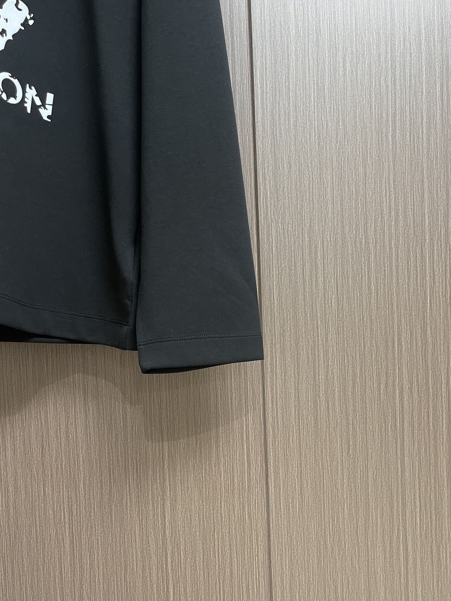 LV 2025fw 印花logo长袖t恤，定制260g全棉双纱紧密爽滑面料，布面干净，布纹清晰，手感非常