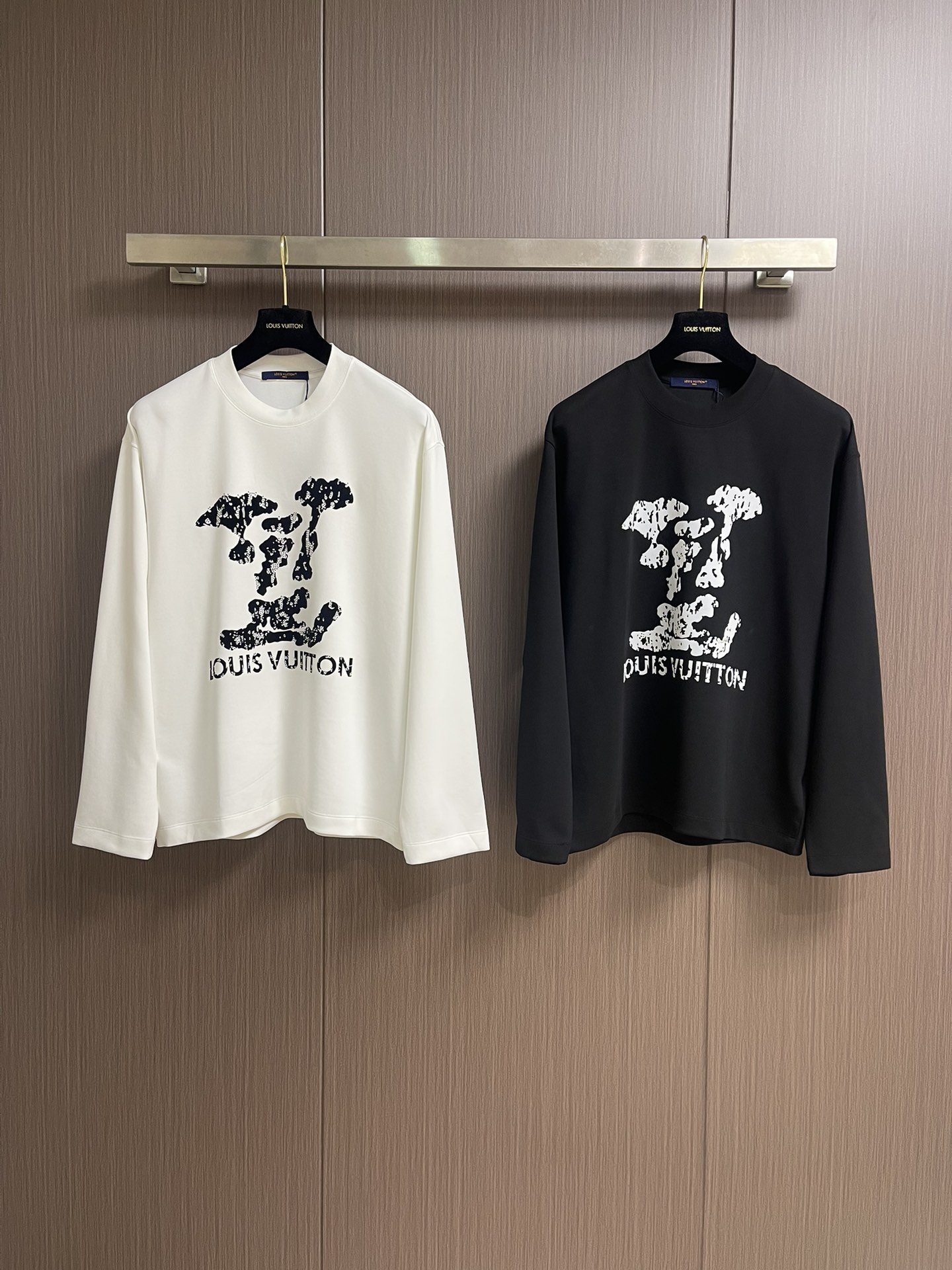 LV 2025fw 印花logo长袖t恤，定制260g全棉双纱紧密爽滑面料，布面干净，布纹清晰，手感非常