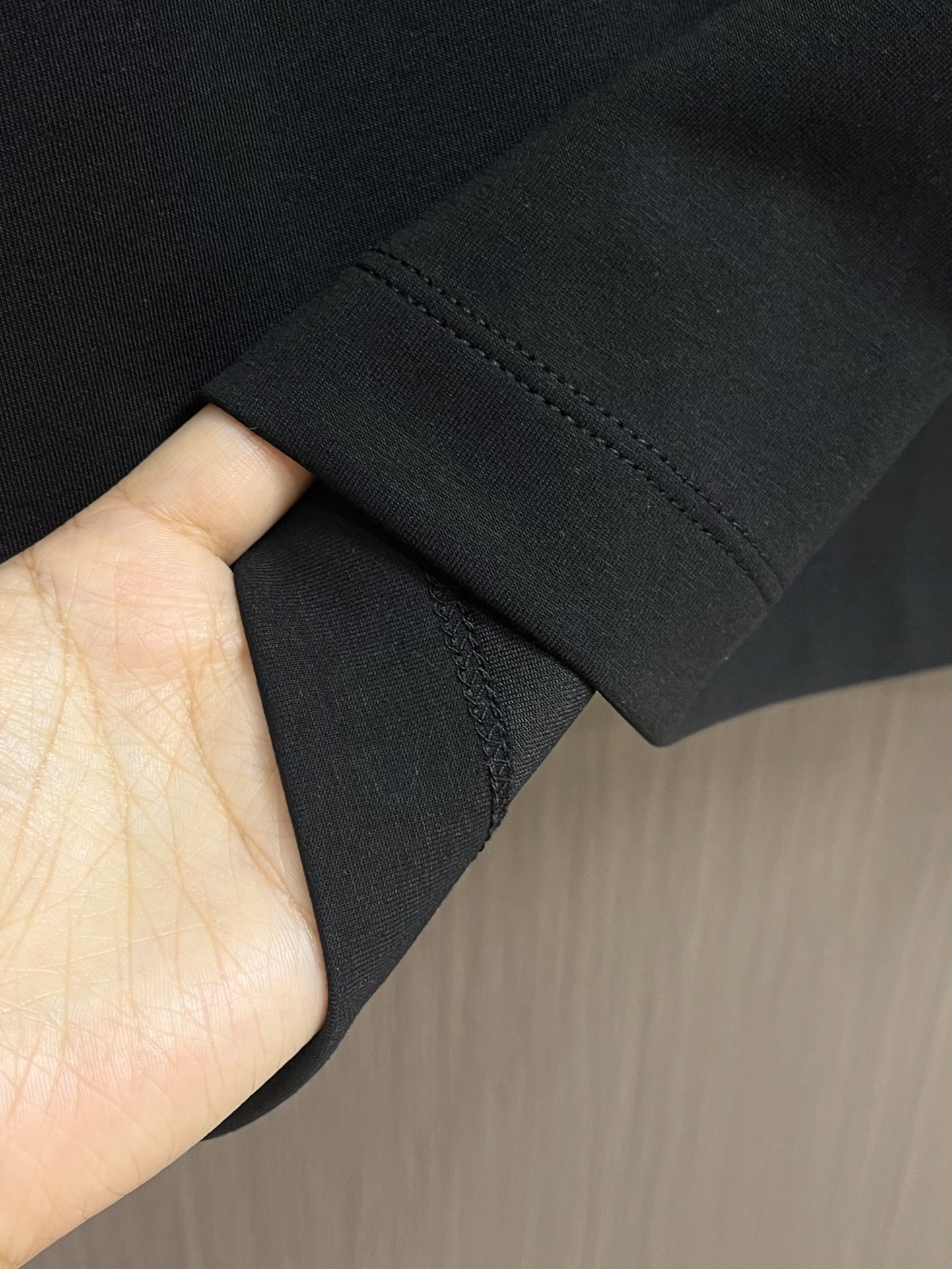 LV 2025fw 印花logo长袖t恤，定制260g全棉双纱紧密爽滑面料，布面干净，布纹清晰，手感非常