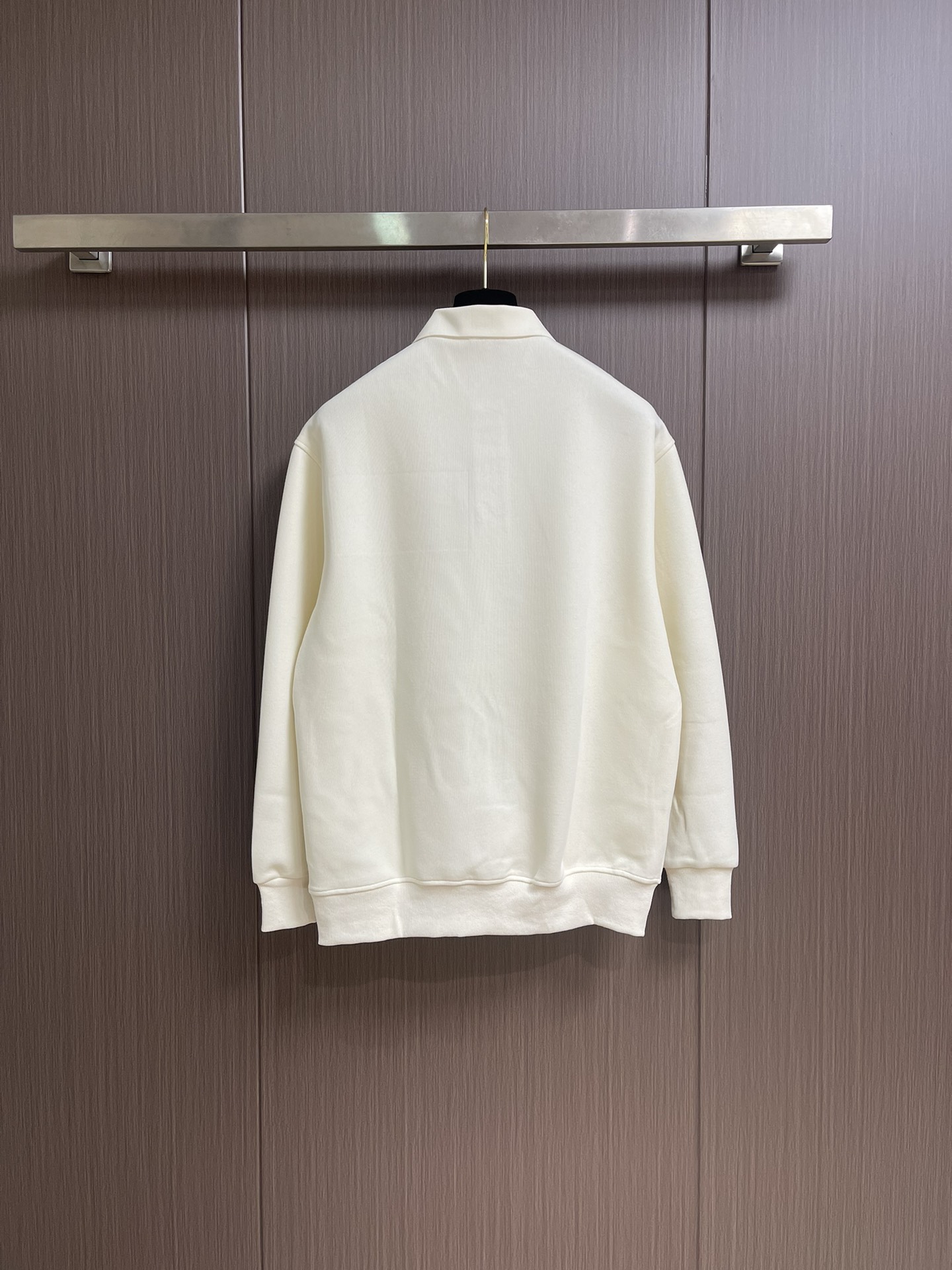 MIUMIU 2025SS早秋新款长袖翻领POLO衫，年年经典百搭款式 合体的版型两粒扣 袖口脚叉 扣子