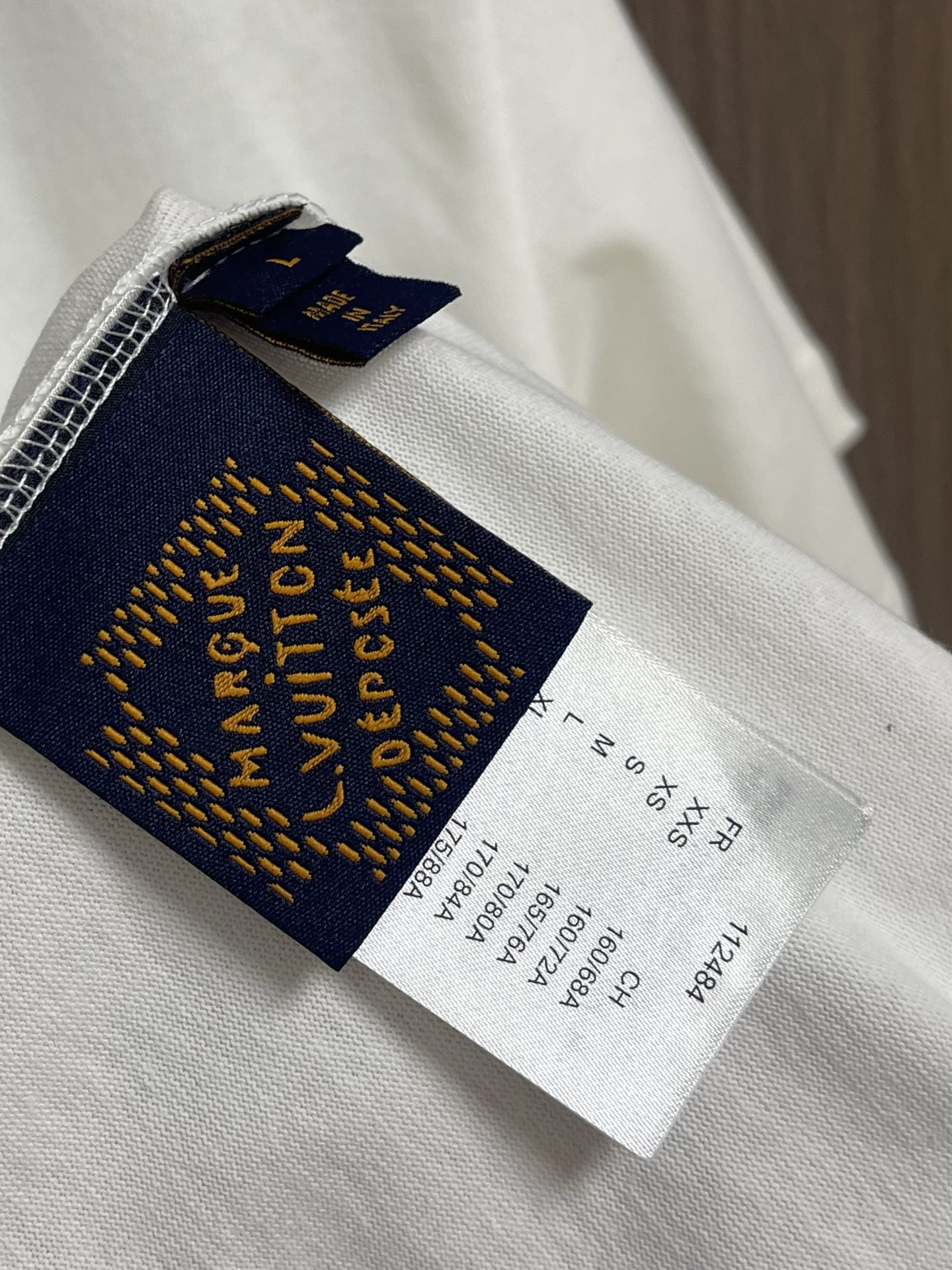 LV 2025fw秋季新款下摆刺绣短袖t恤，定制260g全棉双纱紧密爽滑面料，布面干净，布纹清晰，手感非