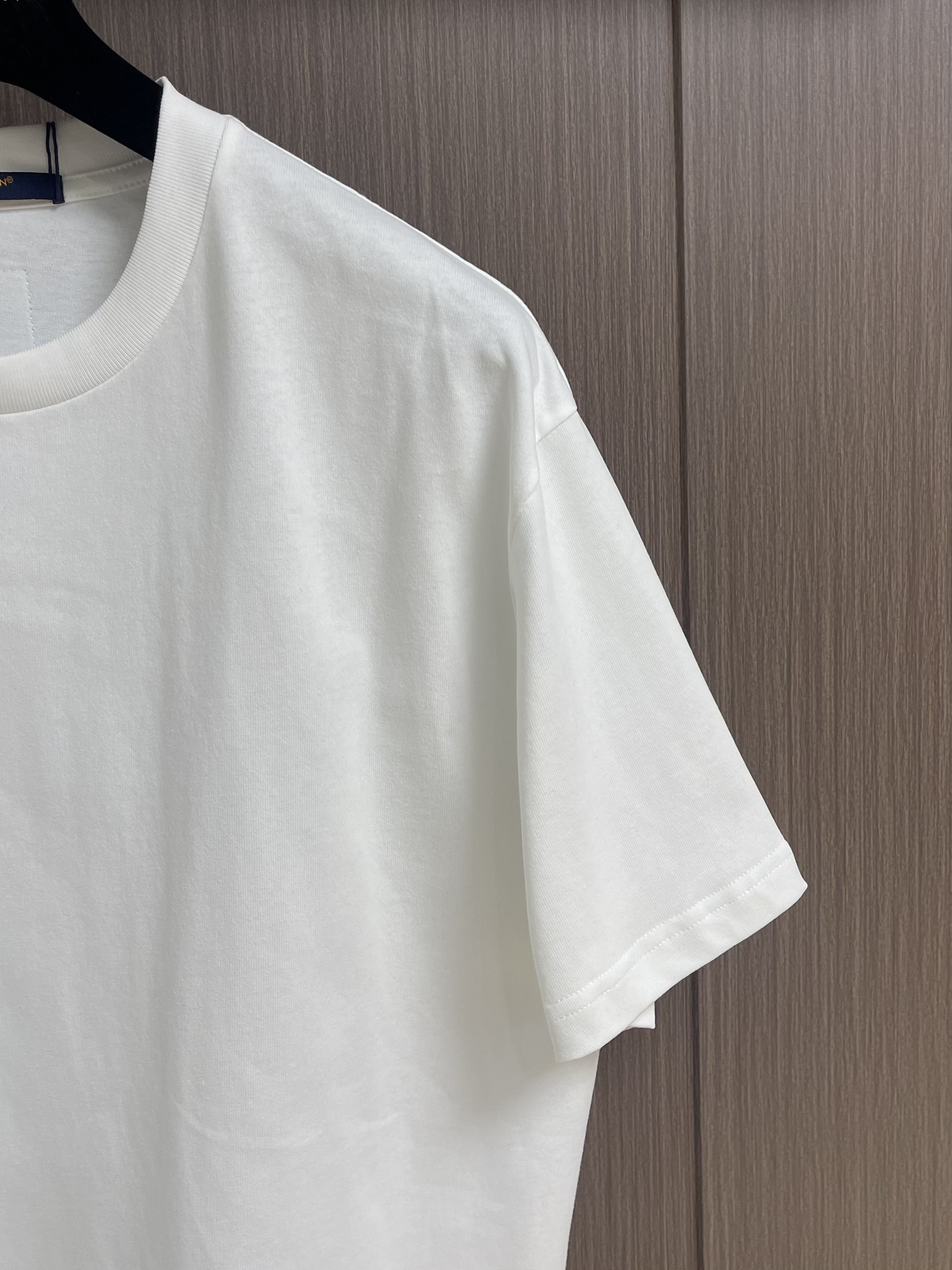 LV 2025fw秋季新款下摆刺绣短袖t恤，定制260g全棉双纱紧密爽滑面料，布面干净，布纹清晰，手感非