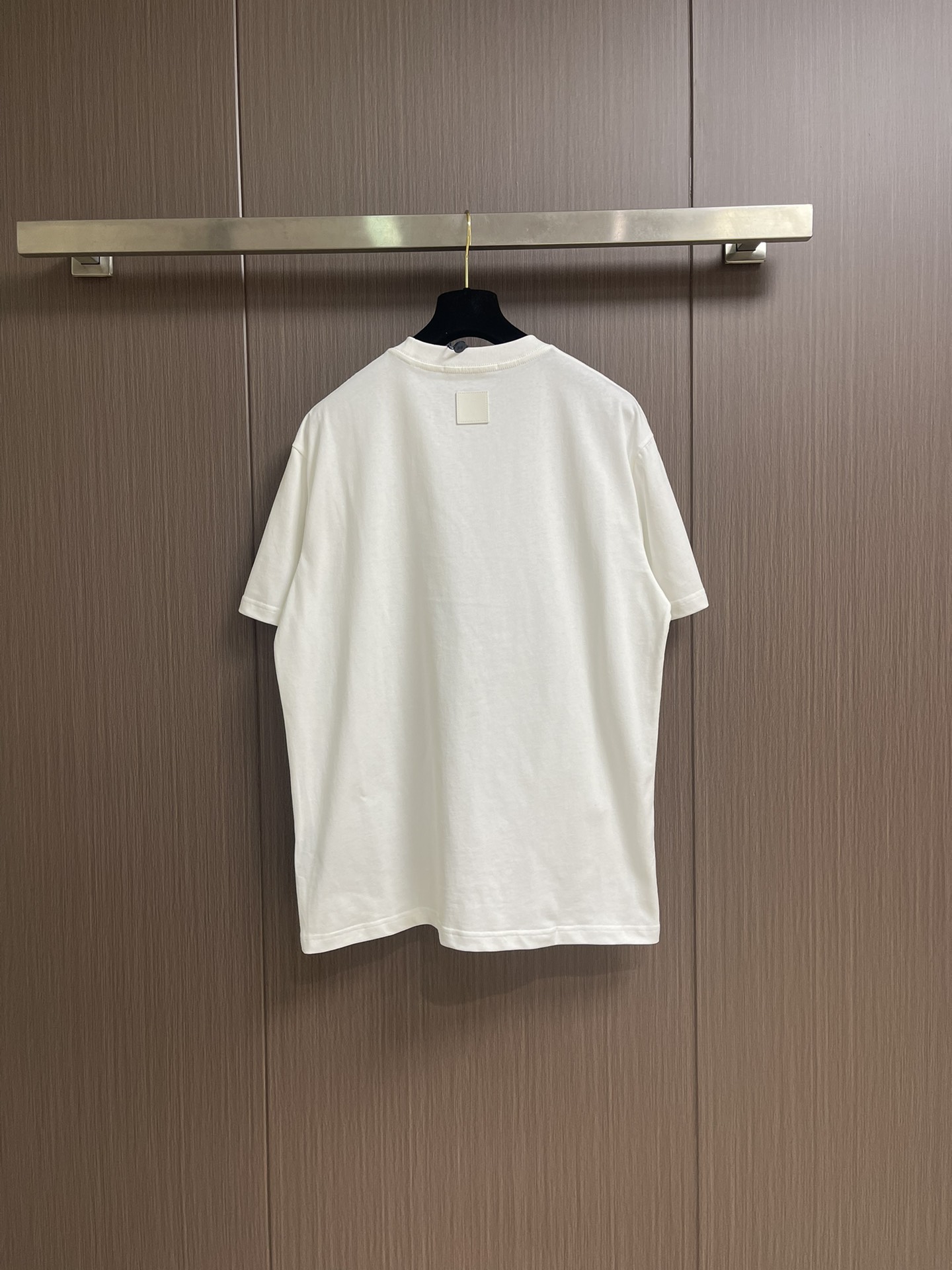 LV 2025fw秋季新款下摆刺绣短袖t恤，定制260g全棉双纱紧密爽滑面料，布面干净，布纹清晰，手感非