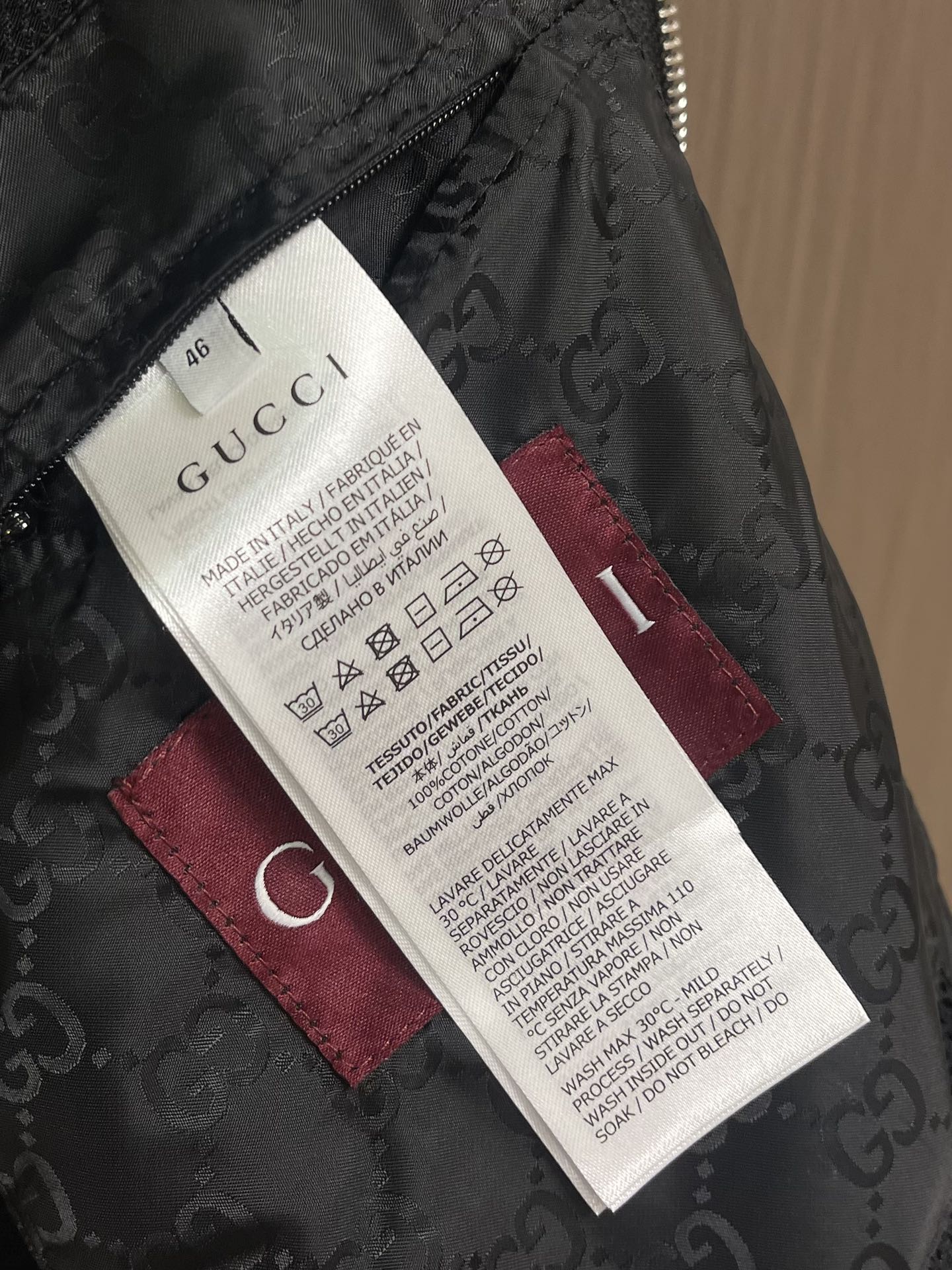 Gucci 2025FW早秋新款满印提花连帽长袖夹克外套，新款夹克匠心打造，通体缀饰切丝，尽释别致风韵。