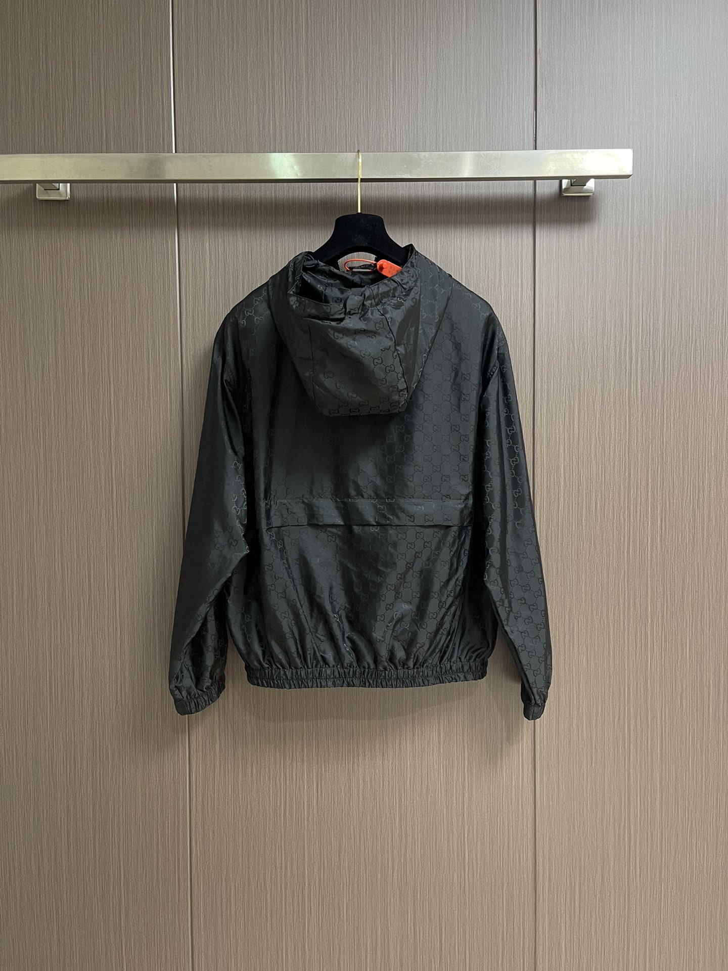 Gucci 2025FW早秋新款满印提花连帽长袖夹克外套，新款夹克匠心打造，通体缀饰切丝，尽释别致风韵。