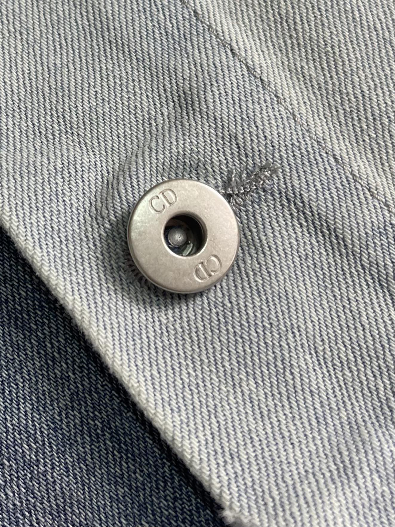 Dior 2025ss新款拼接牛仔外套，采用多种蓝色牛仔布，复古感满满！宽松剪裁＋胸前迪奥刺绣，低调又有