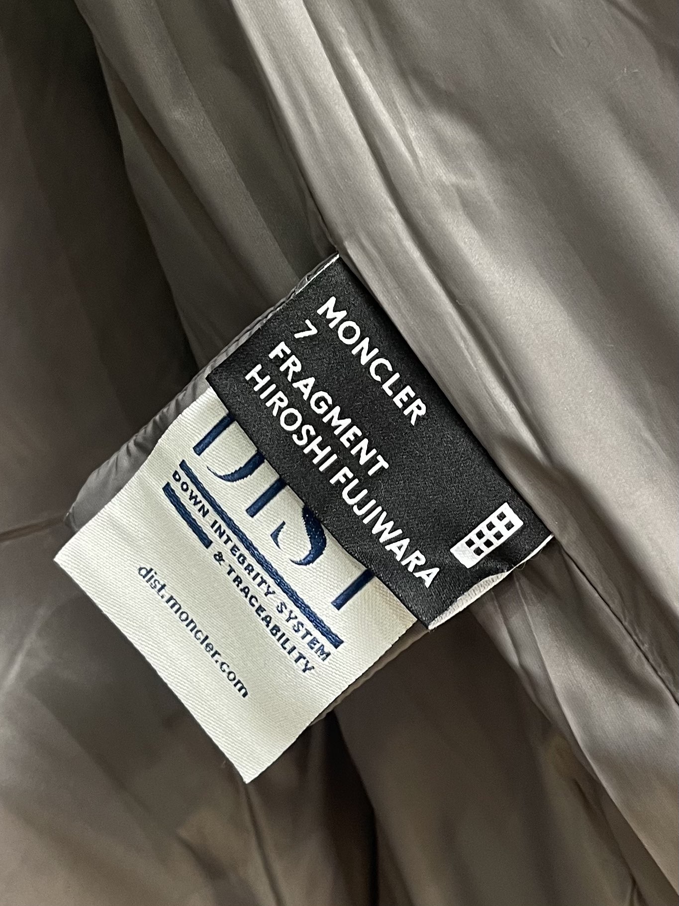 Moncler X FRT gilet男士藤原浩联名羽绒马甲背心 这款 Moner x FRT 男士羽绒