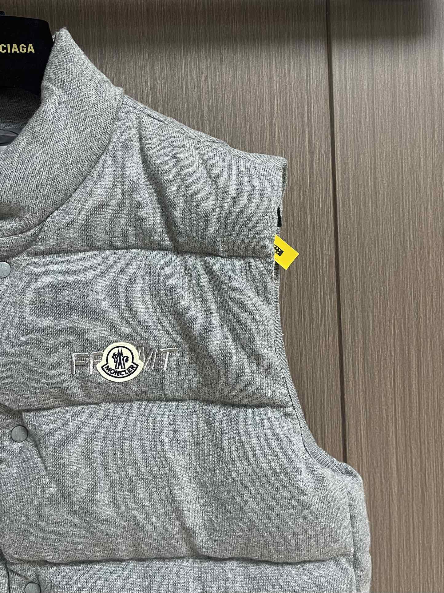 Moncler X FRT gilet男士藤原浩联名羽绒马甲背心 这款 Moner x FRT 男士羽绒