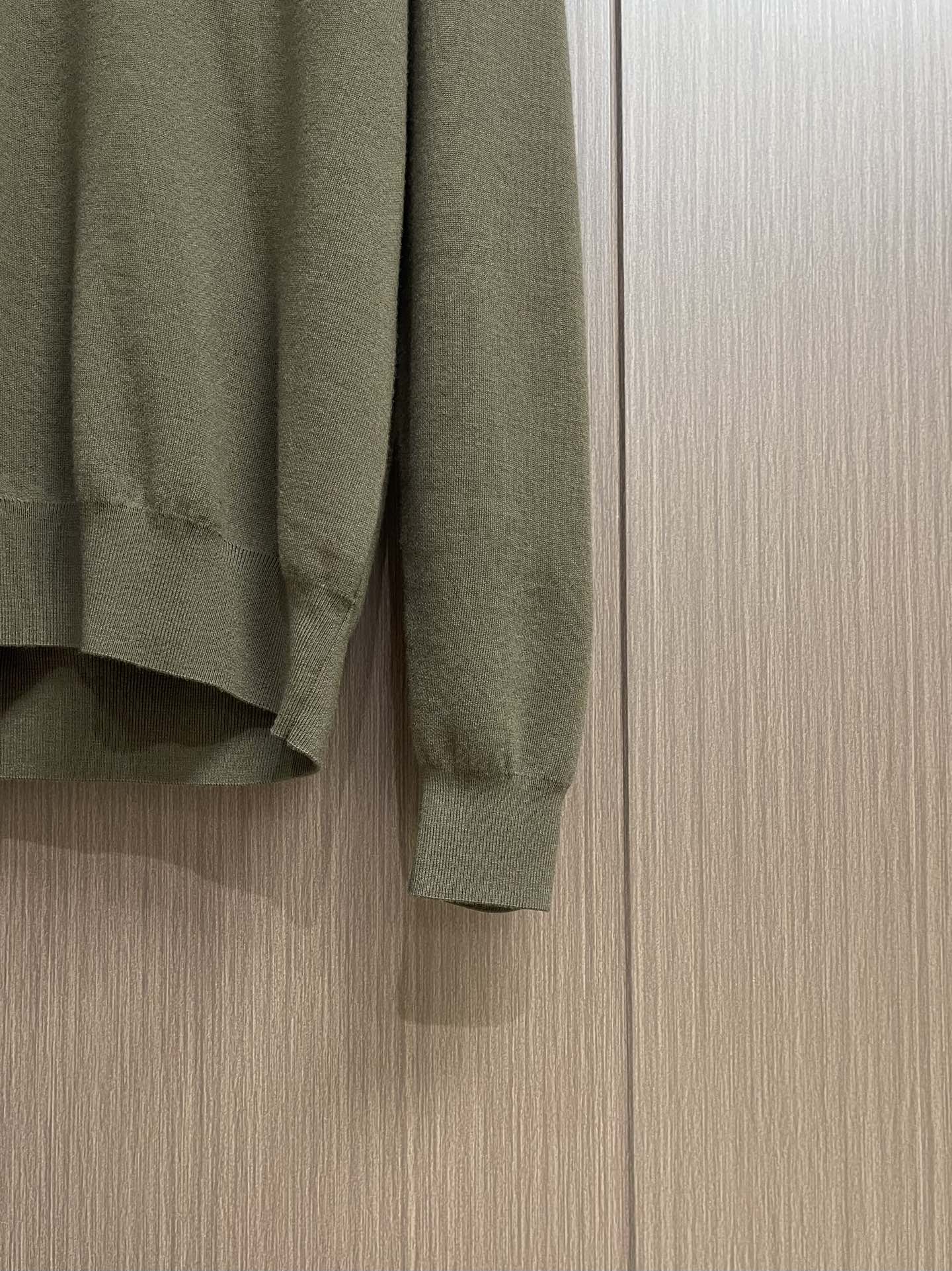 lP🆕 Loro Piana 海鸥领长袖针织Polo，此款面料采用百分百进口羊毛，独家定染经过复杂的加工