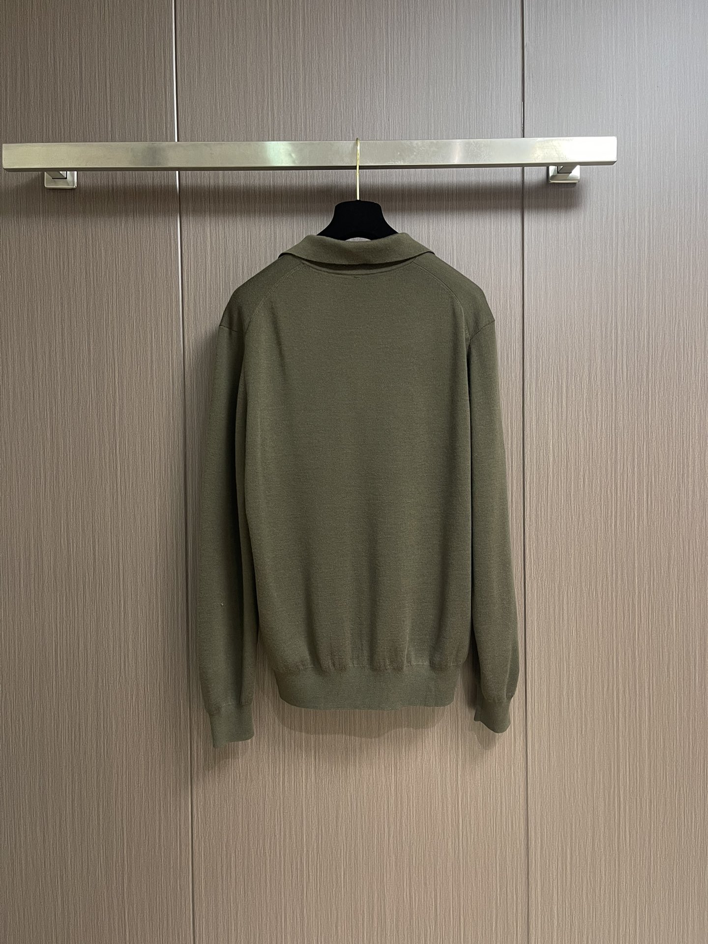 lP🆕 Loro Piana 海鸥领长袖针织Polo，此款面料采用百分百进口羊毛，独家定染经过复杂的加工