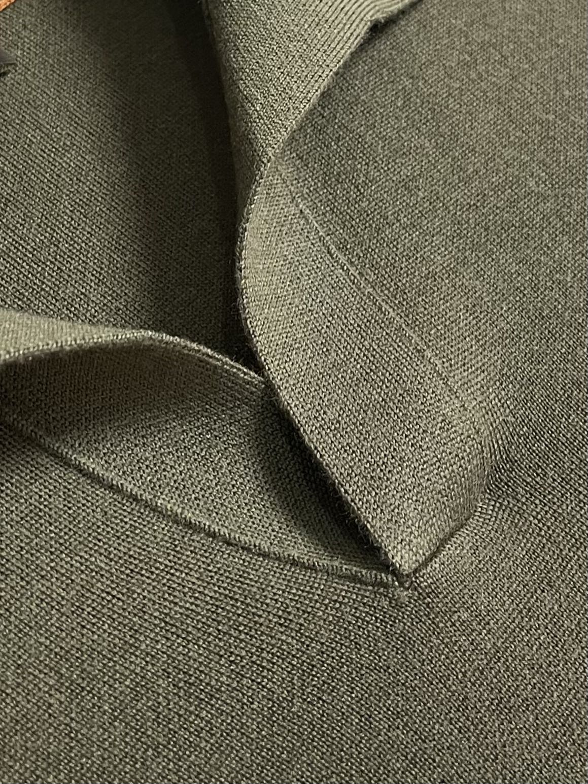 lP🆕 Loro Piana 海鸥领长袖针织Polo，此款面料采用百分百进口羊毛，独家定染经过复杂的加工