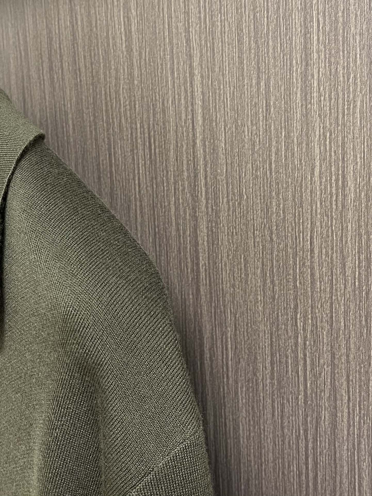 lP🆕 Loro Piana 海鸥领长袖针织Polo，此款面料采用百分百进口羊毛，独家定染经过复杂的加工