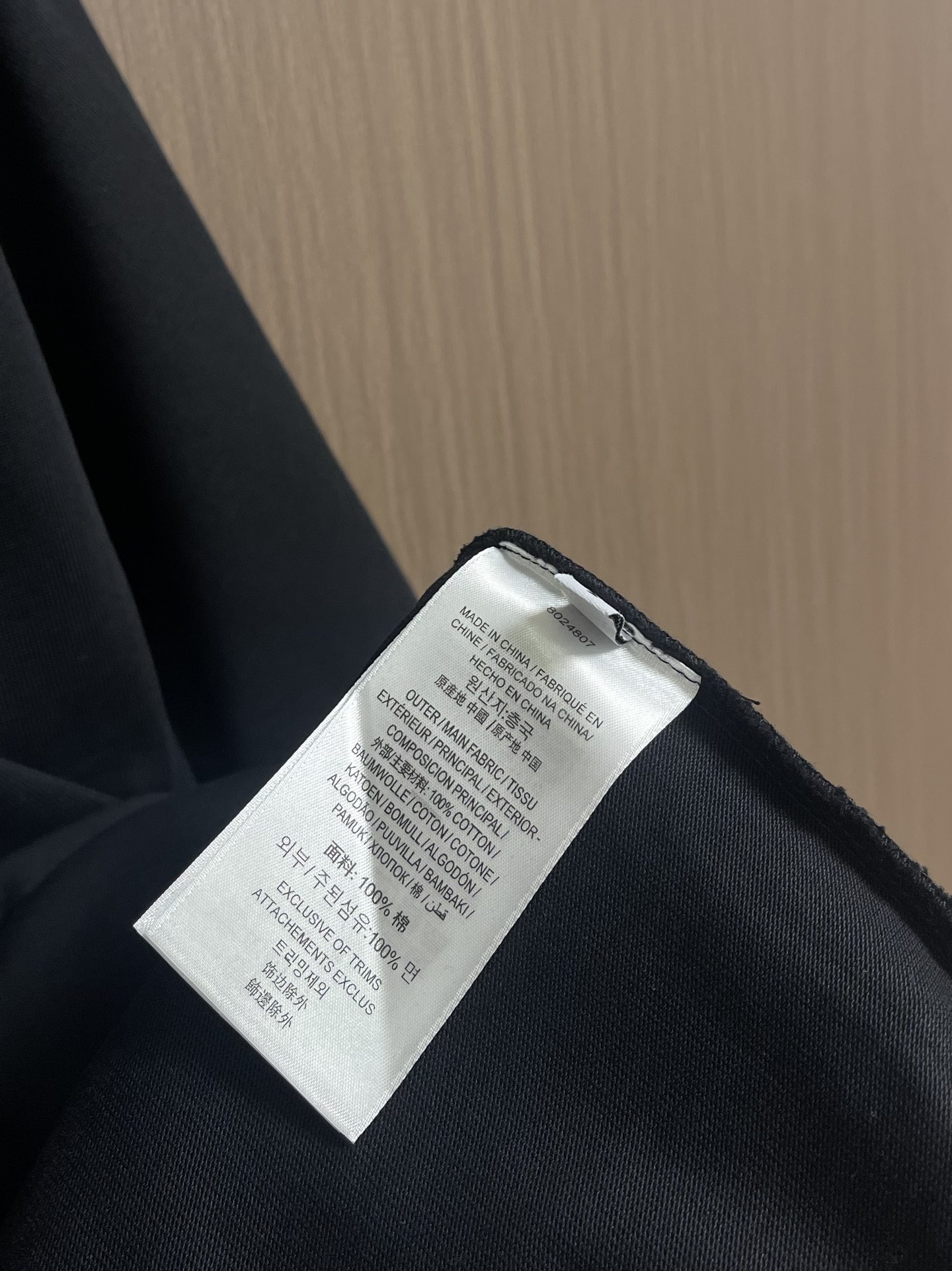 CHANEL 2025SS秋季山茶花标识图案印花短袖T恤，这款短袖将经典与时尚完美融合。沉稳又不失格调，