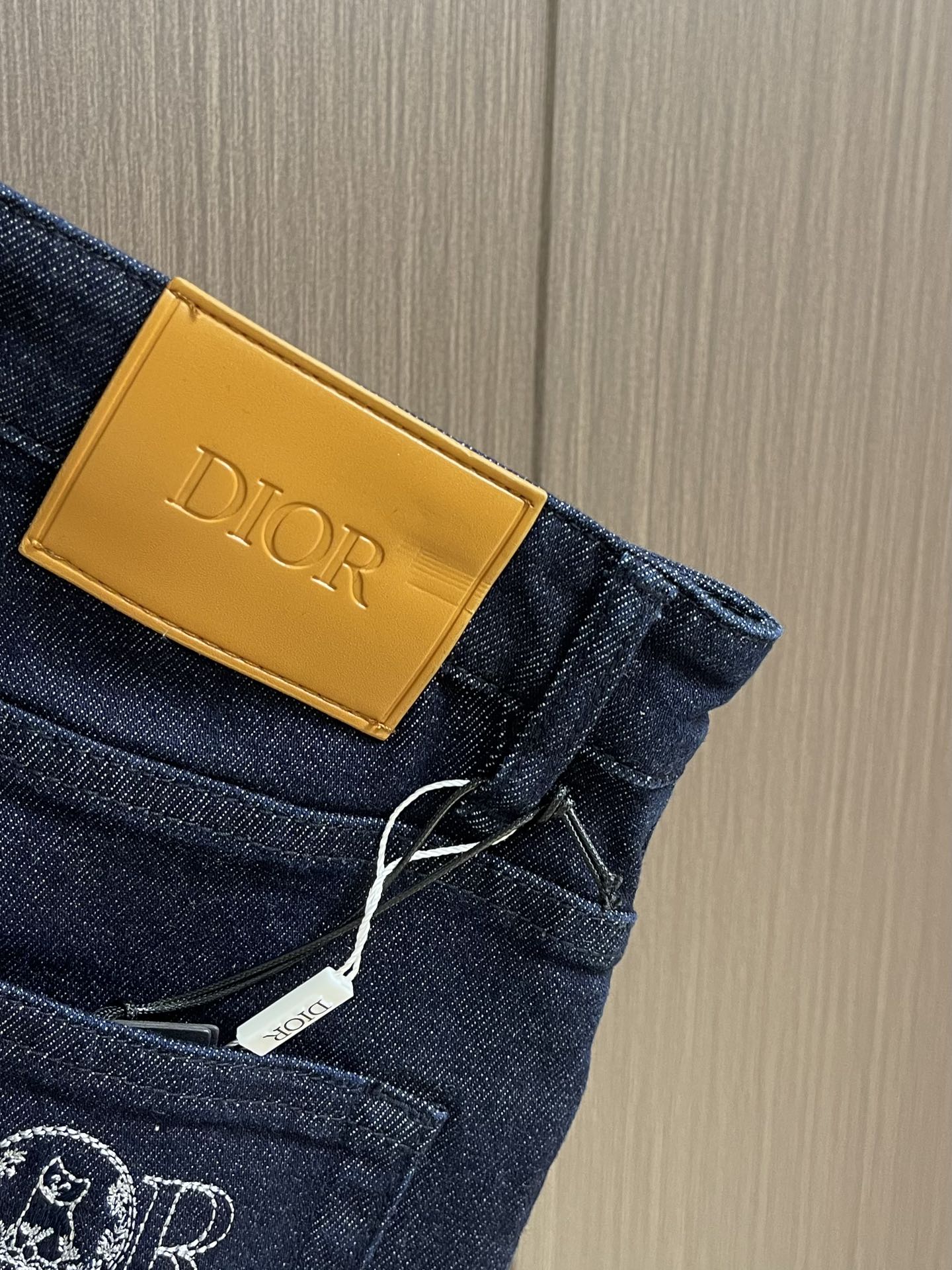Dior 新款卷边牛仔裤 进口土耳其纯棉牛仔牛面料 色泽靓丽，透气，修身版型 微弹力面料 随意百搭 久洗