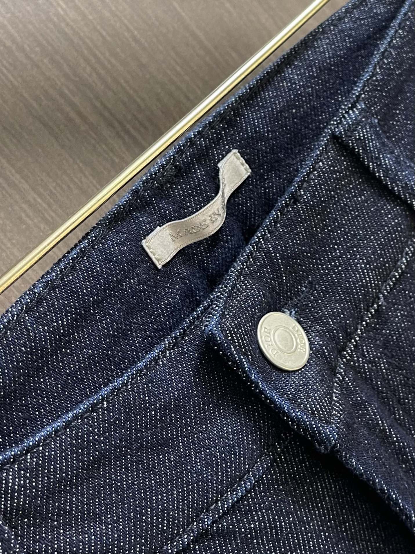 Dior 新款卷边牛仔裤 进口土耳其纯棉牛仔牛面料 色泽靓丽，透气，修身版型 微弹力面料 随意百搭 久洗