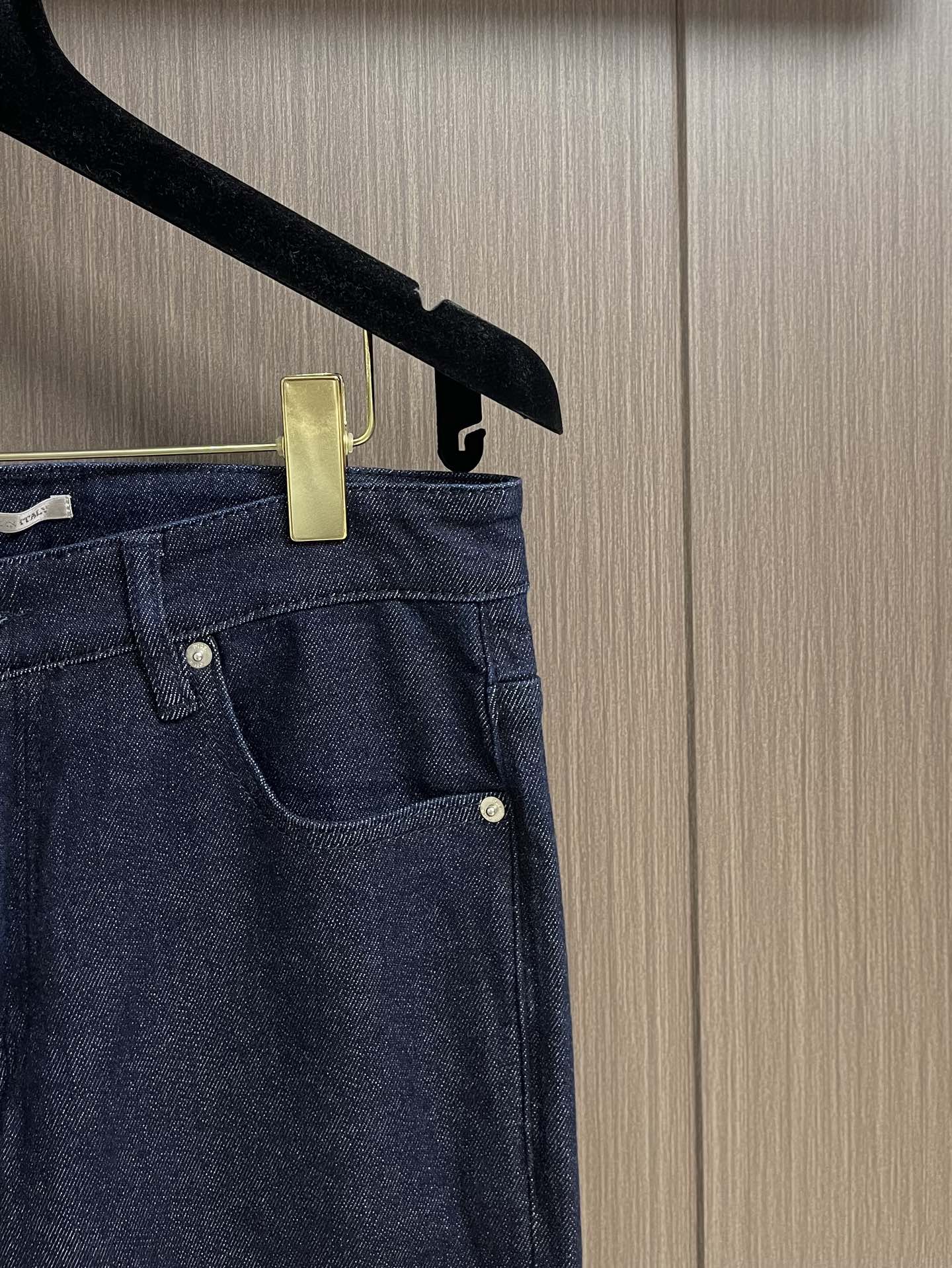 Dior 新款卷边牛仔裤 进口土耳其纯棉牛仔牛面料 色泽靓丽，透气，修身版型 微弹力面料 随意百搭 久洗