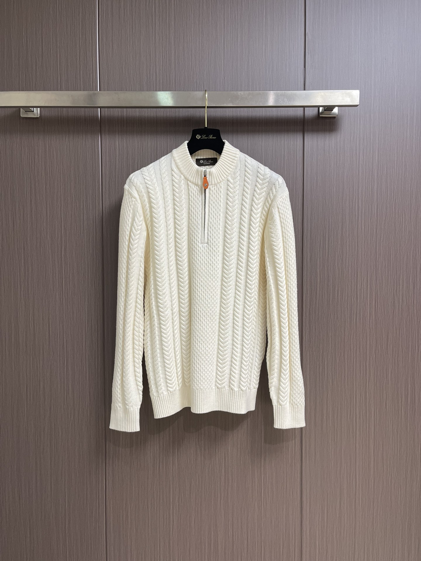 NO:538669,Loro piano LP new half-pull knitted sweater in autumn and winter, a jacket with a classic design and great appearance, and the quality is even more unscrupulous. You can buy it directly, which is not to be mistaken for high-end products! Through the detailed pictures, you can feel its powerful aura, and the effect of gathering and keeping warm is significant. There is no need to worry about the chill at all! It is both fashionable and functional, and the whole style looks more luxurious and elegant! Size M-3XL, loro piana, loro piana, jackets & coats, sweaters, alexander wang19860909loro piana LP 秋冬新款半拉练针织毛衣,经典设计感与颜值爆棚的外套,品质更是无法挑剔品控可以直接入手,不容过错的高端臻品！通过细节图片便可感受到它强悍的气场,聚温保暖效果显著,完全不用担心会有一点寒意！时尚与功能性兼备,整款显得更加的奢华大气！尺码M-3XL,,loro piana,loro piana,jackets & coats,sweaters,alexander wang,Men's clothing