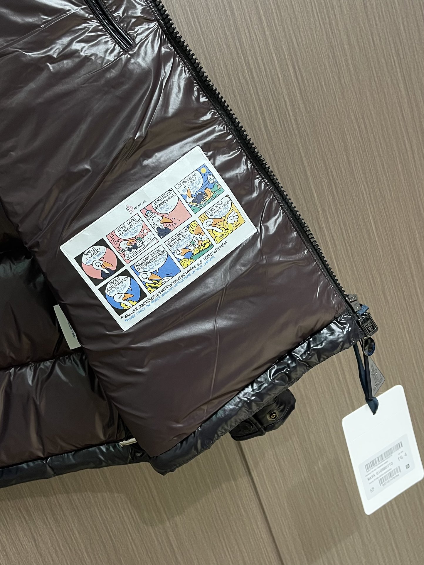 Moncler Maya 短款连帽羽绒服外套，Moncler Maya短款羽绒是Moncler经典单品，